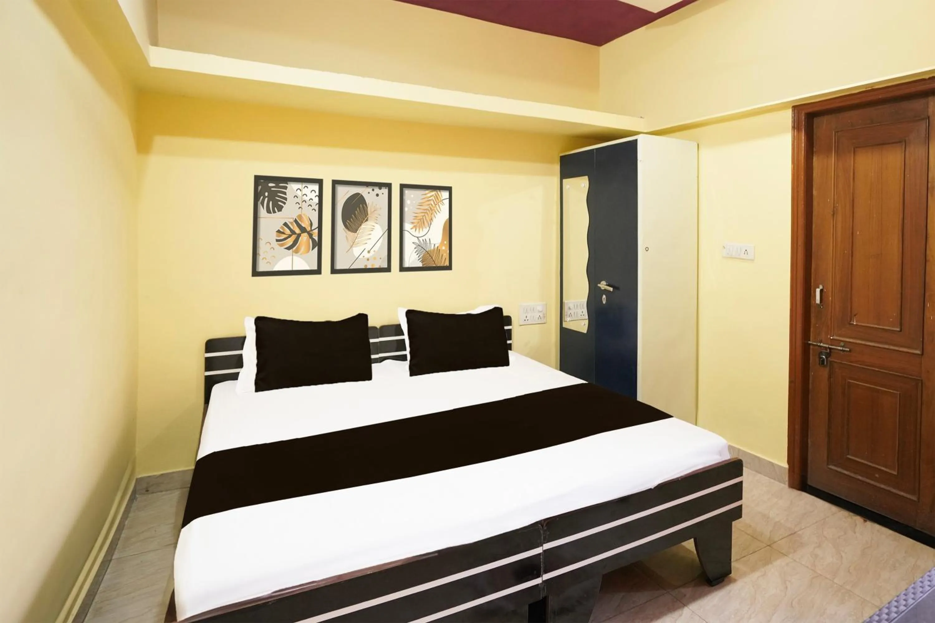 Bedroom in Hotel O Happy Hotel