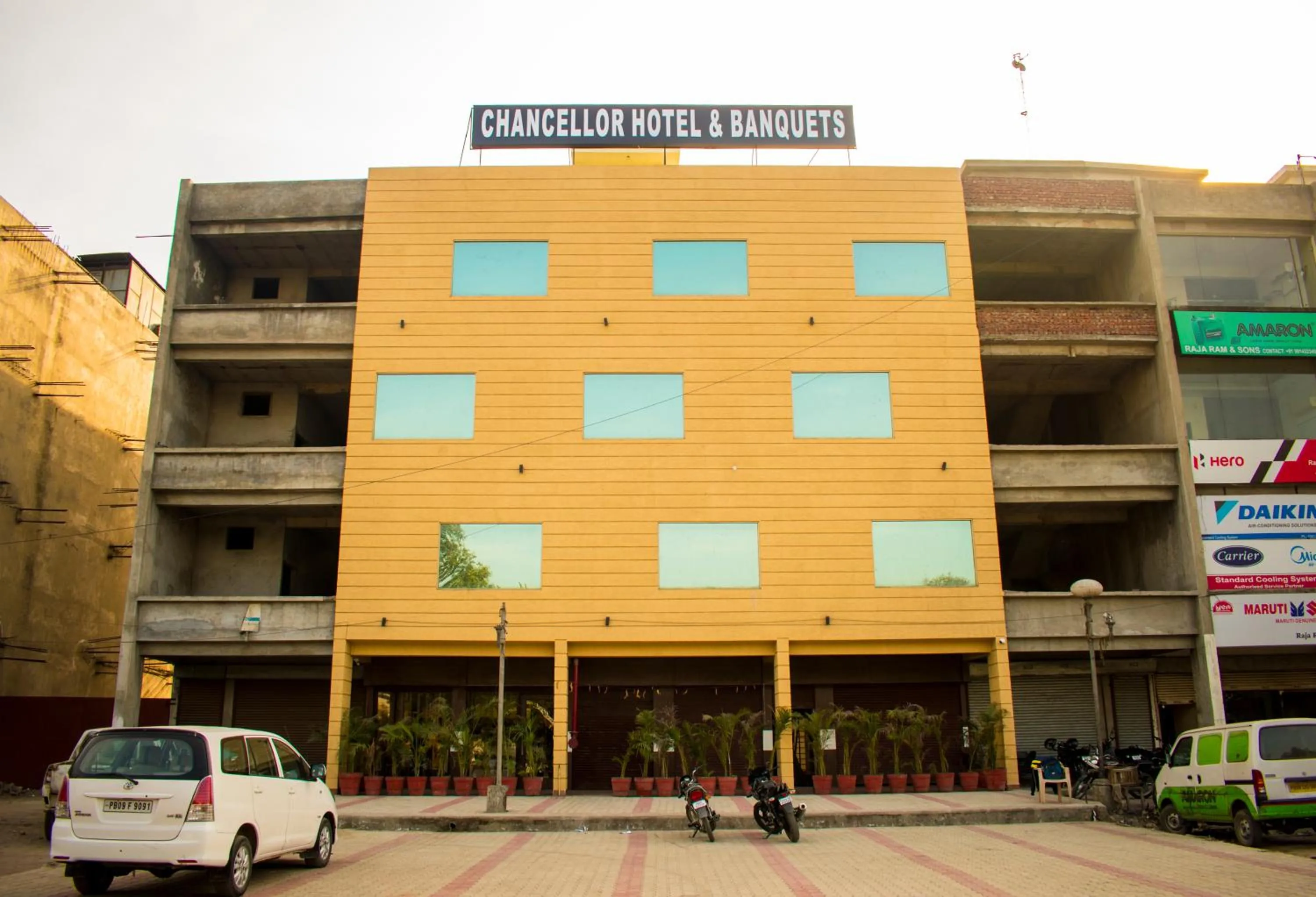 Property building in Hotel Chancellor