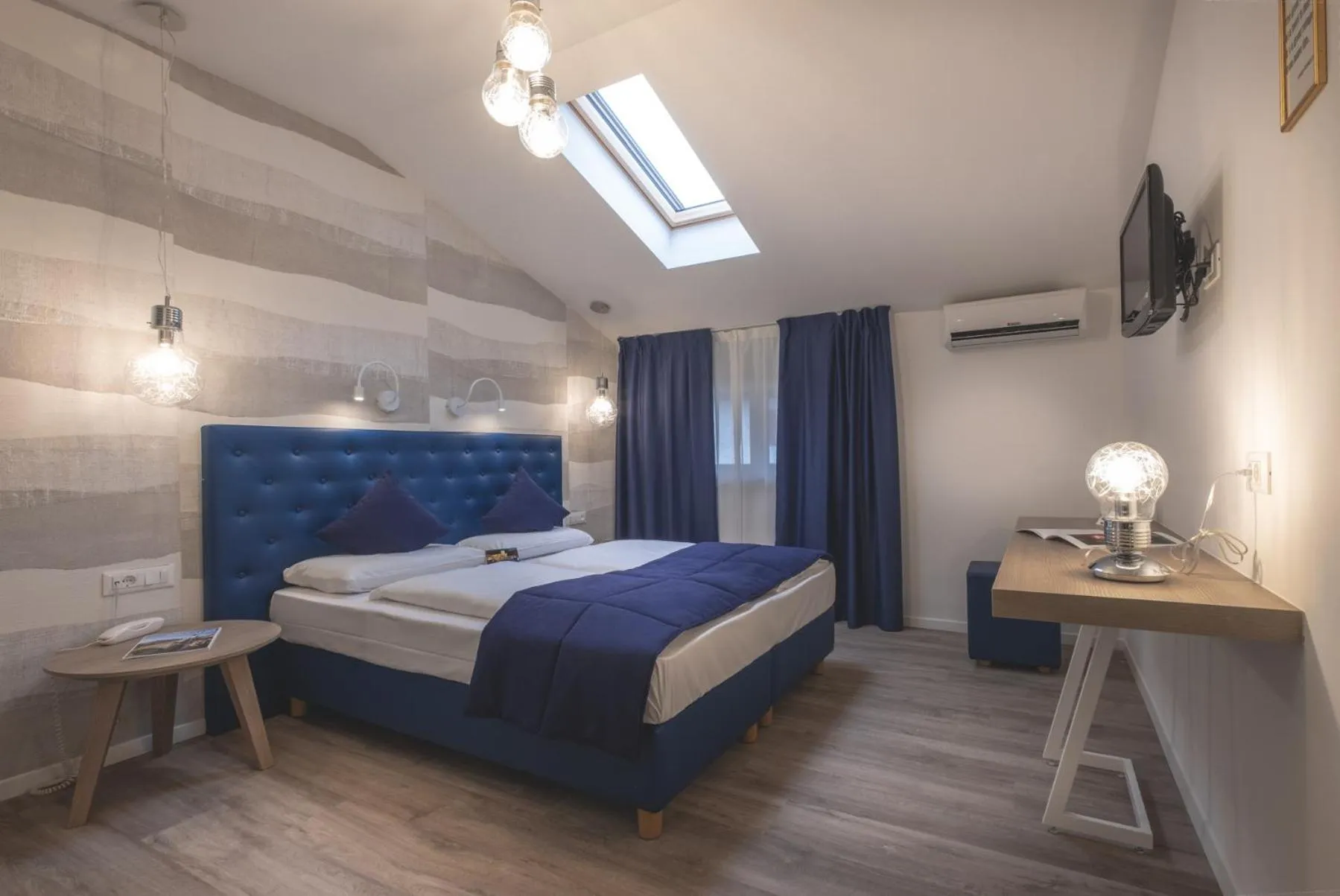 Bed in SCHLOSSHOF SÜDTIROL - Hotel & Camping Resort