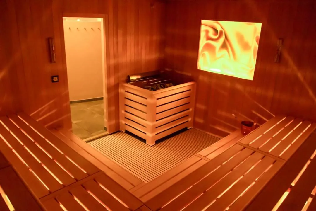 SCHLOSSHOF SÜDTIROL - Hotel & Camping Resort