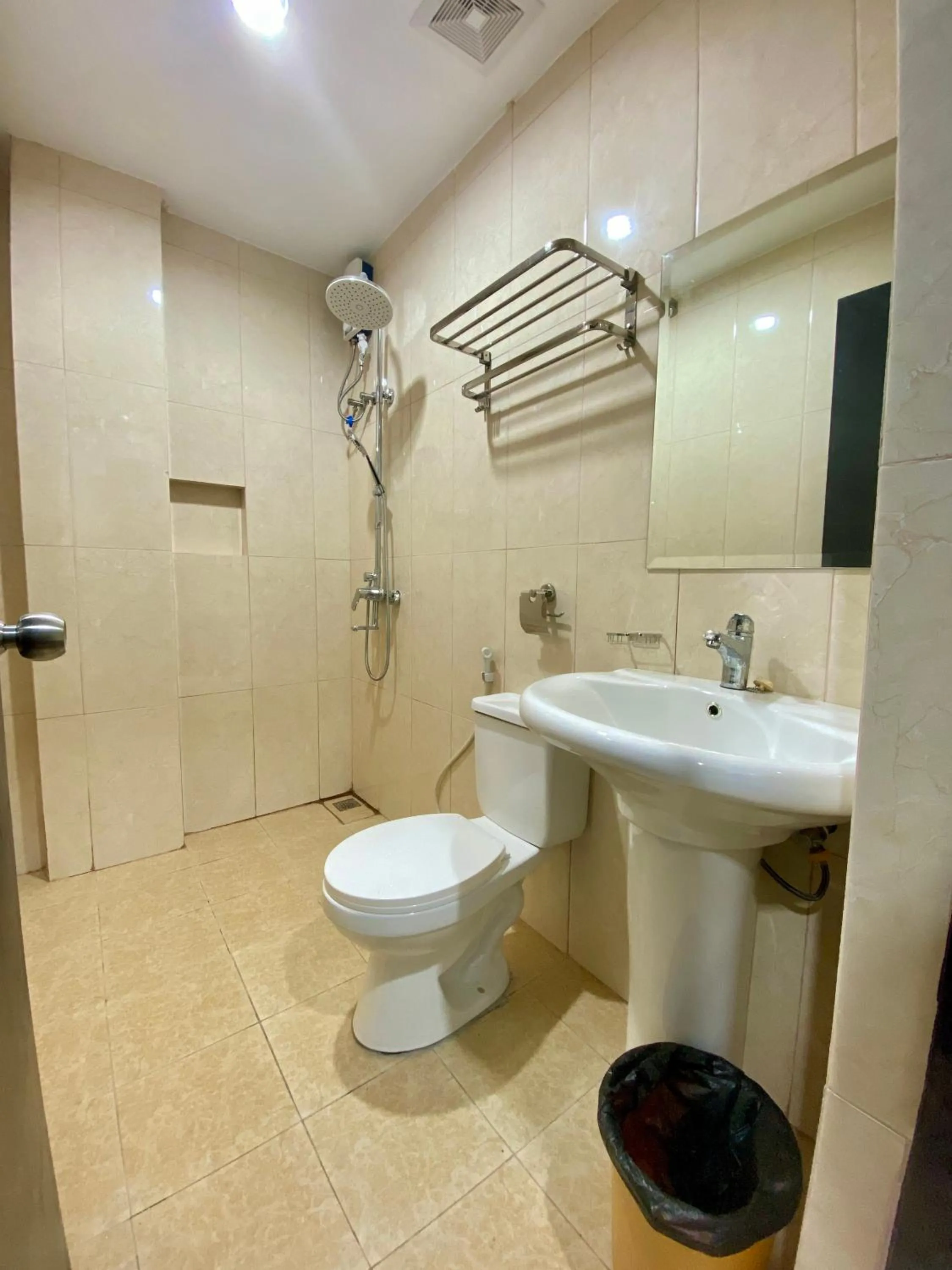 Bathroom in Asia Jem Hotel - BAYAWAN