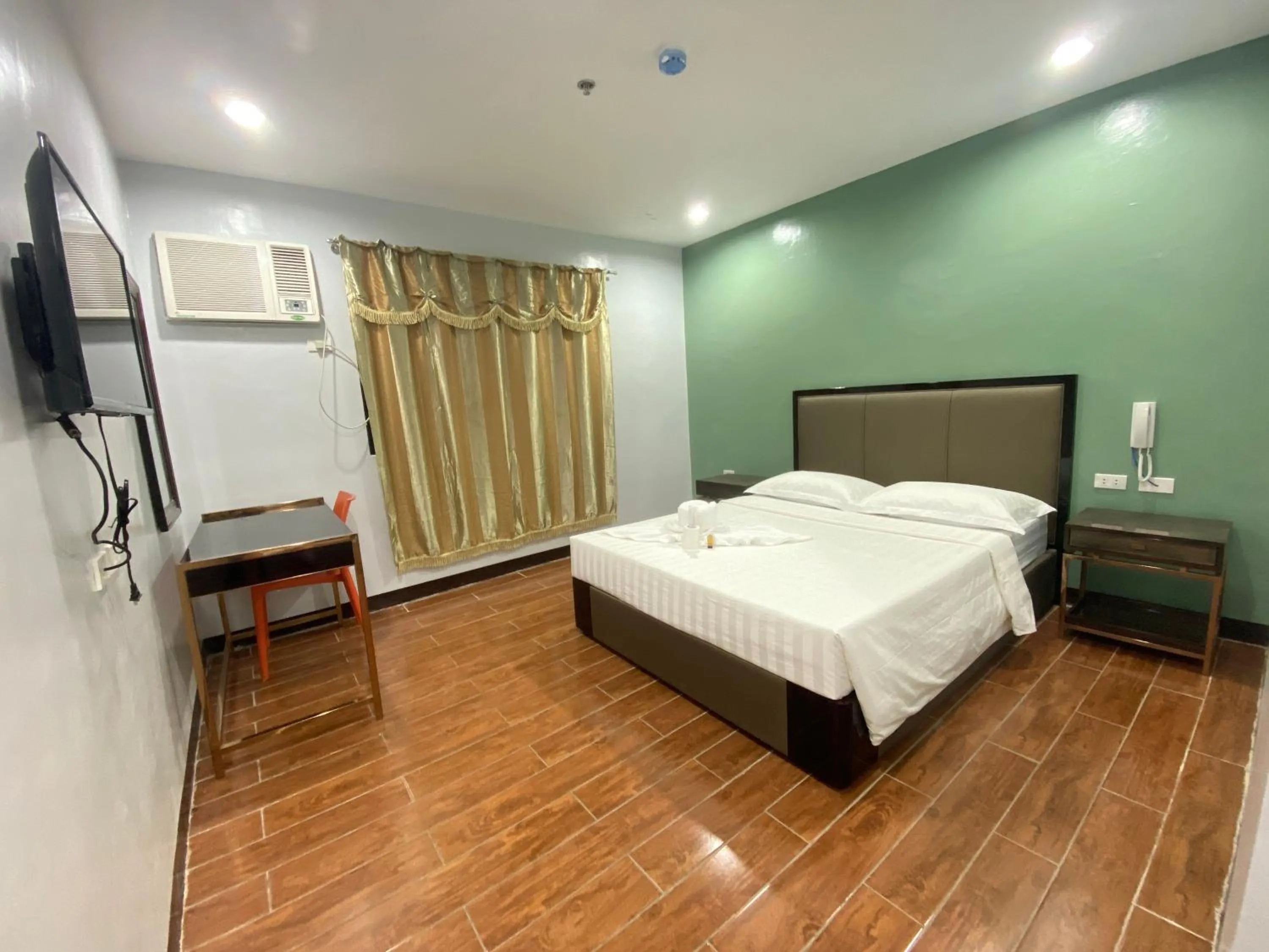 Bedroom, Bed in Asia Jem Hotel - BAYAWAN