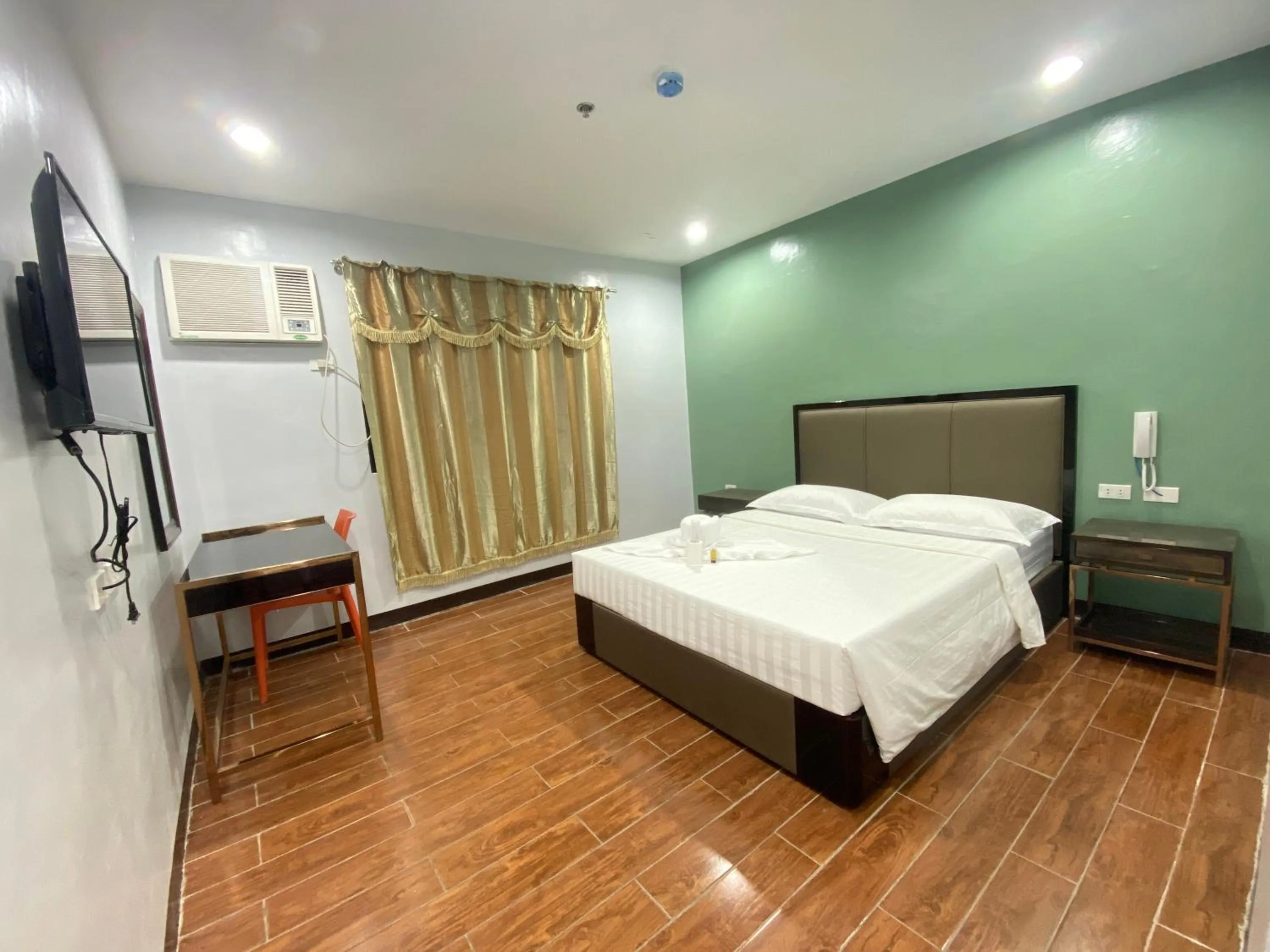 Bedroom, Bed in Asia Jem Hotel - BAYAWAN