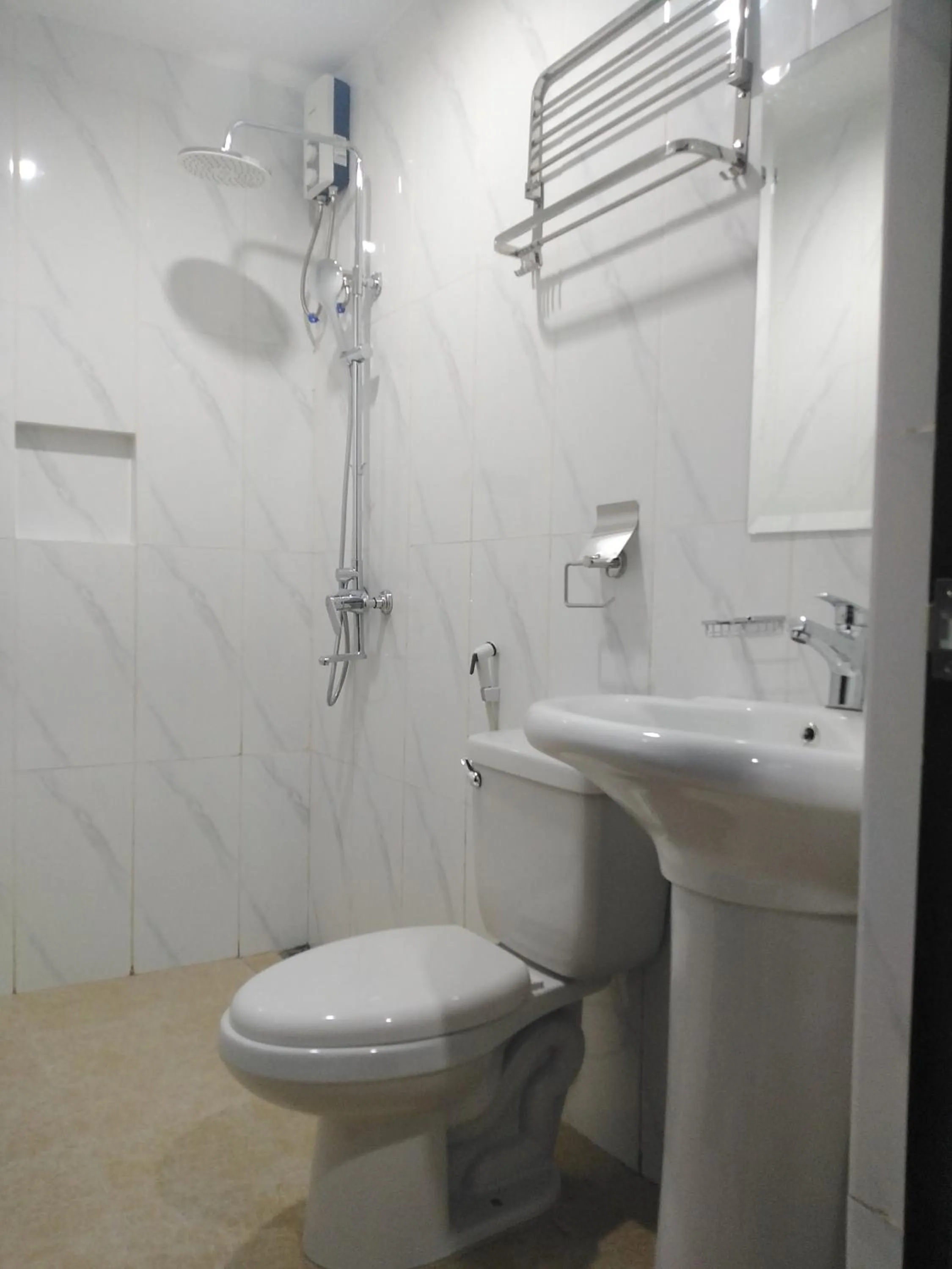 Toilet in Asia Jem Hotel - BAYAWAN