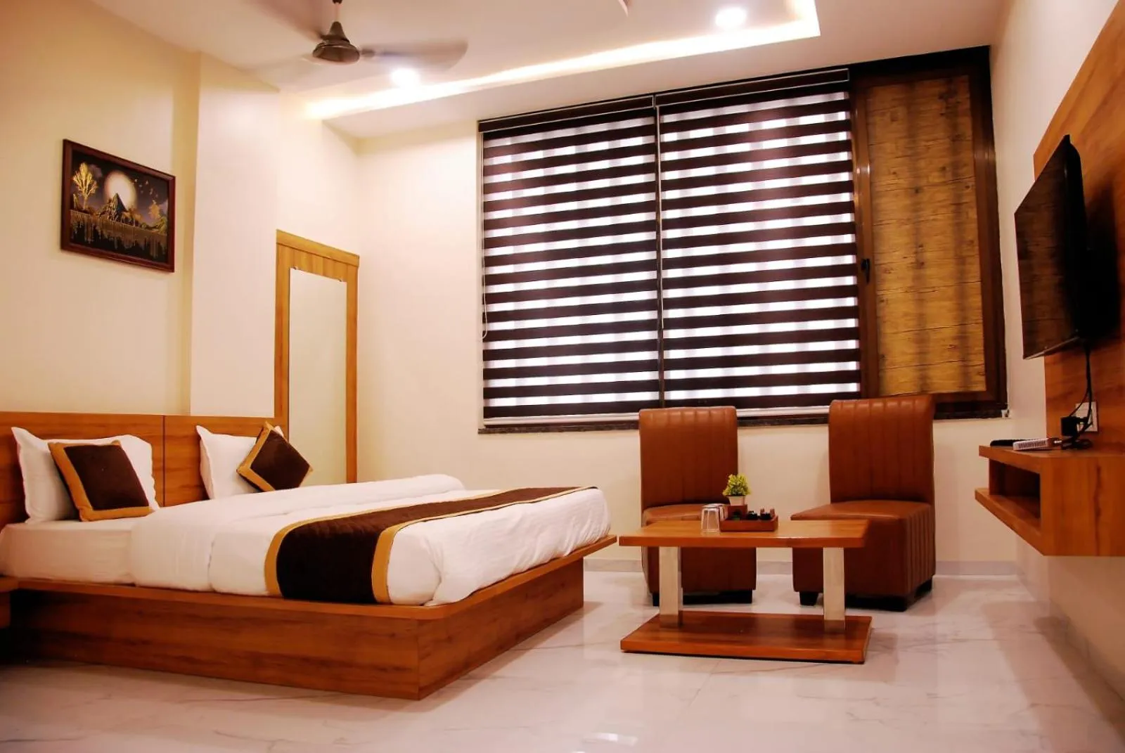 Communal lounge/ TV room in Hotel Wing Orbit