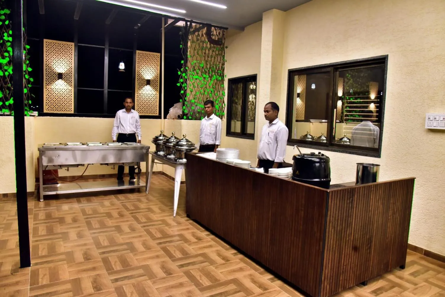 Restaurant/places to eat in Hotel Wing Orbit