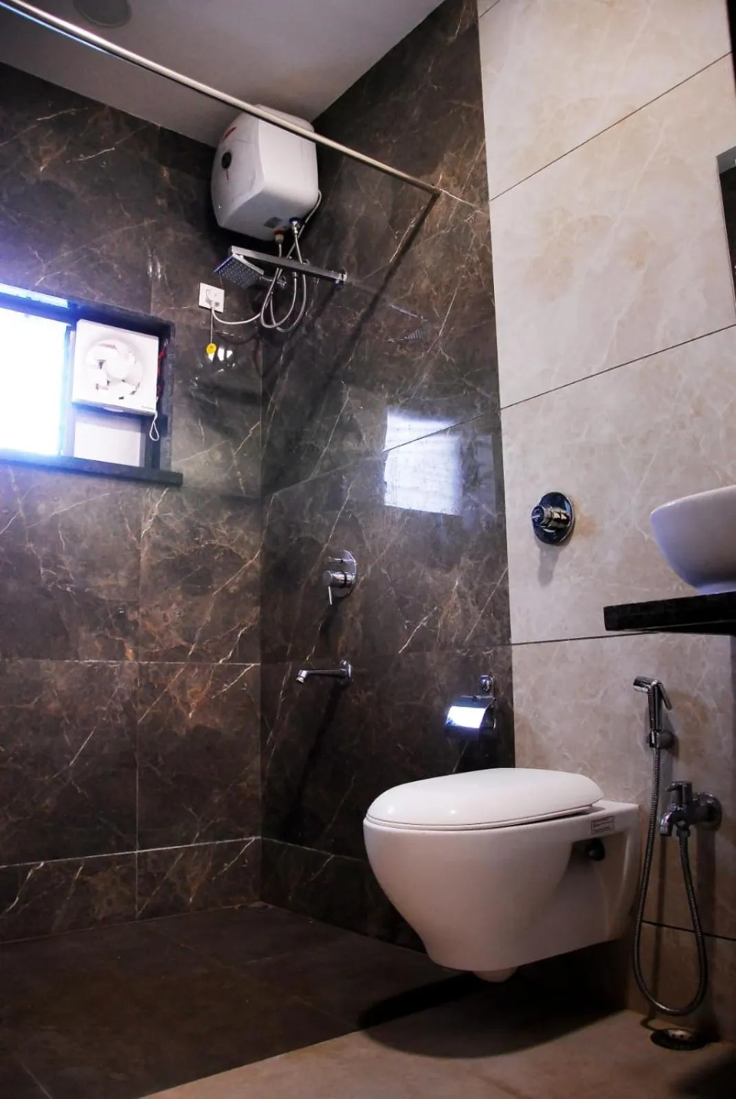 Shower in Hotel Wing Orbit