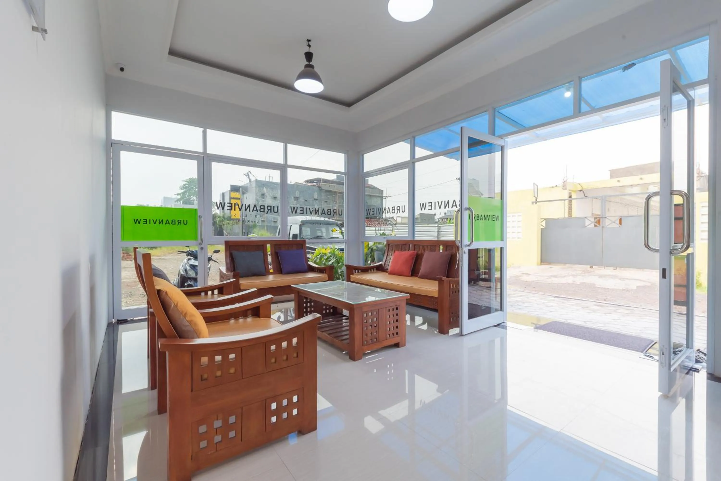 Lobby or reception in UrbanView Hotel 3m Syariah