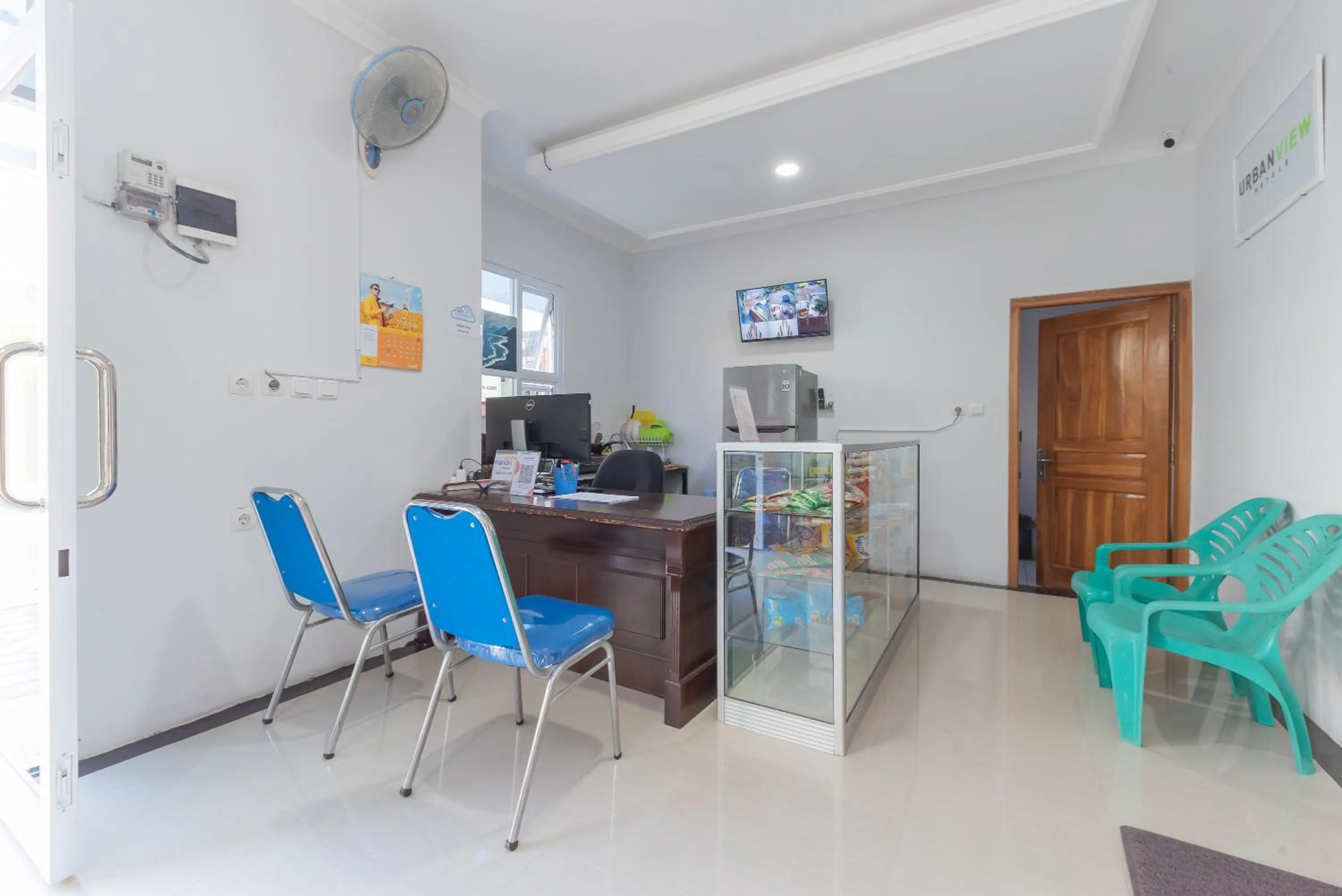 Lobby or reception in UrbanView Hotel 3m Syariah