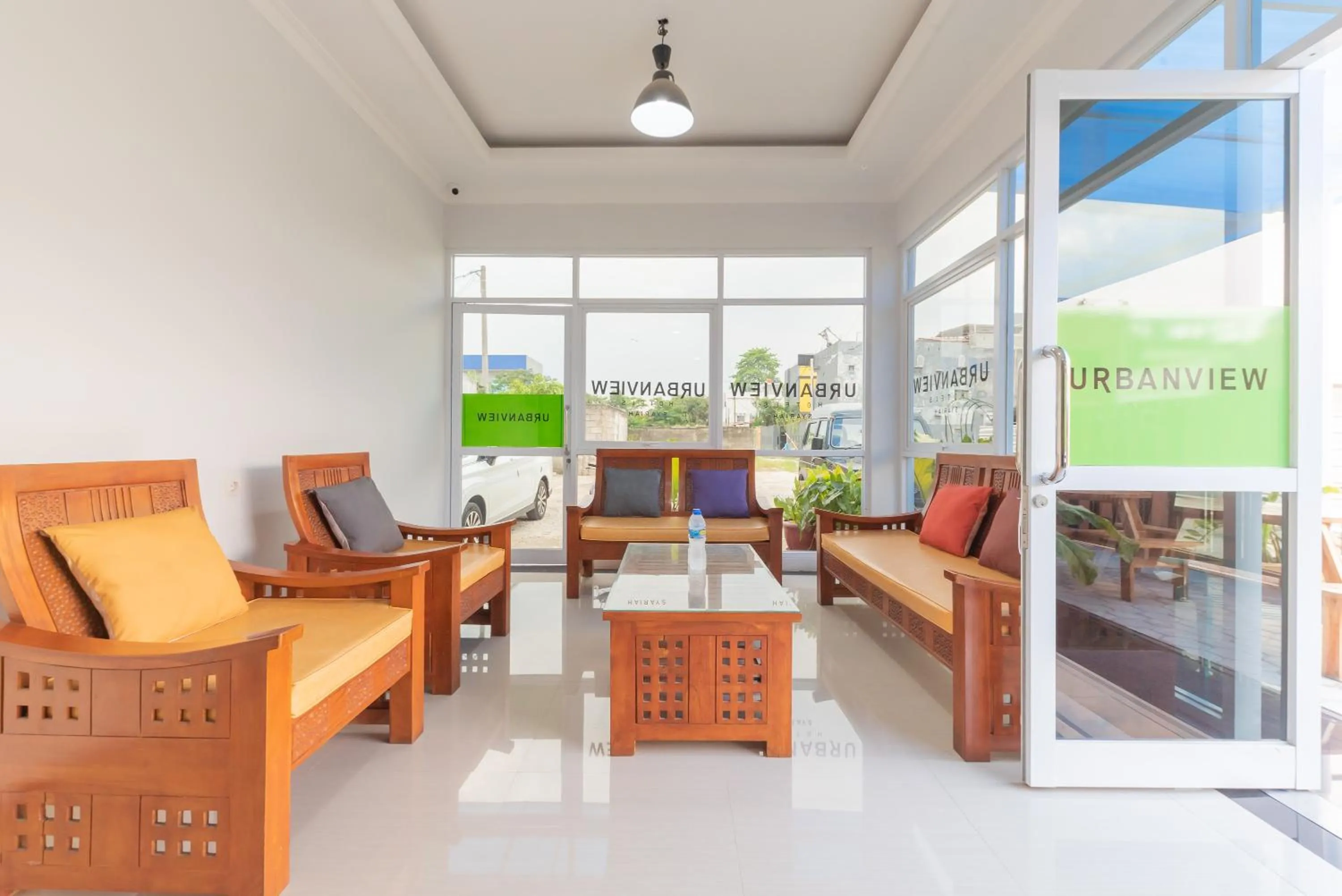 Lobby or reception in UrbanView Hotel 3m Syariah