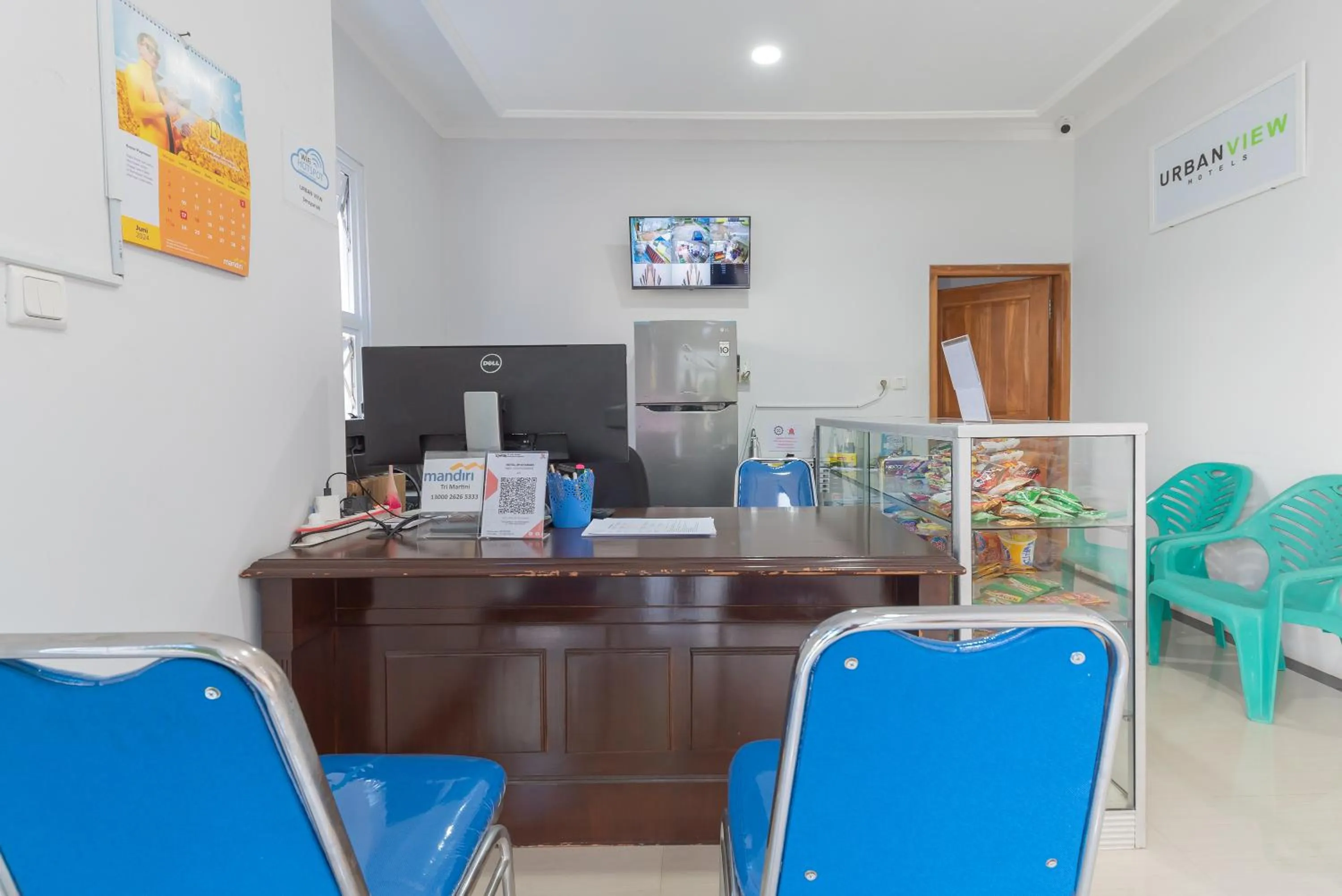 Lobby or reception in UrbanView Hotel 3m Syariah