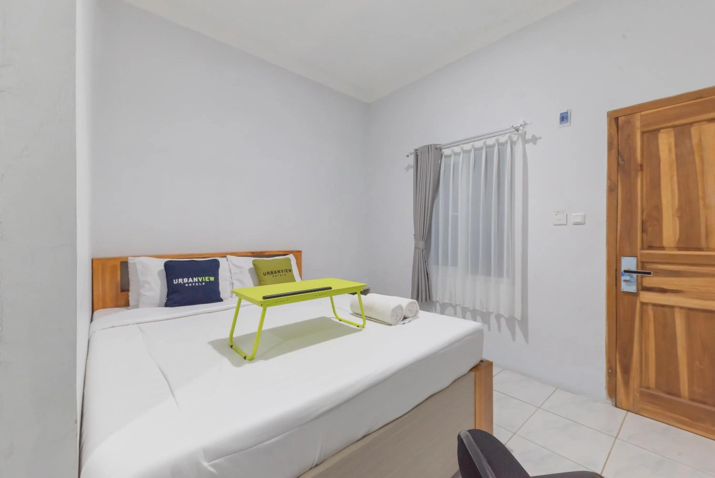 Photo of the whole room, Bed in UrbanView Hotel 3m Syariah