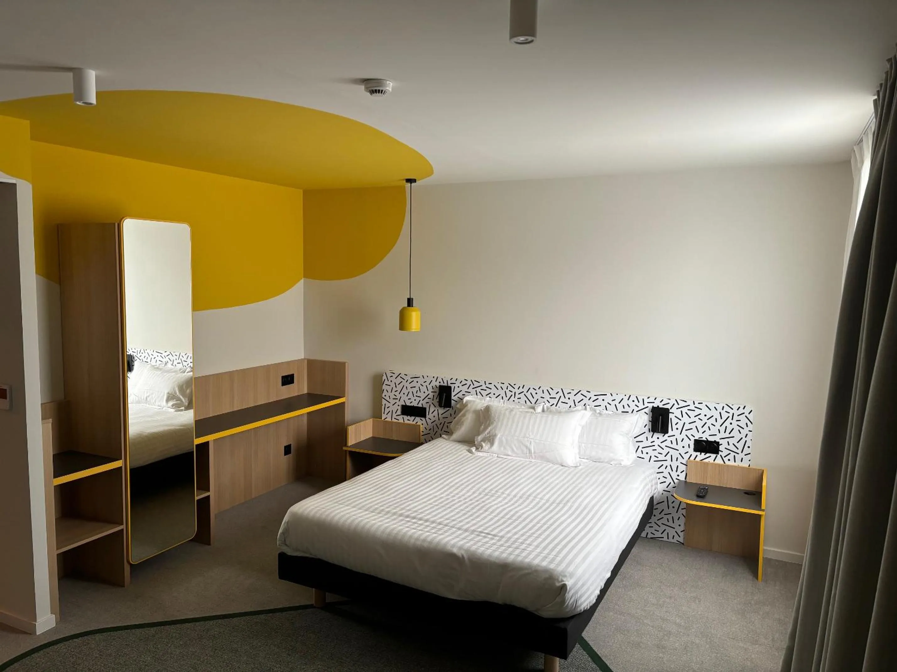 Photo of the whole room, Bed in Hôtel AKENA Strasbourg - Hoerdt