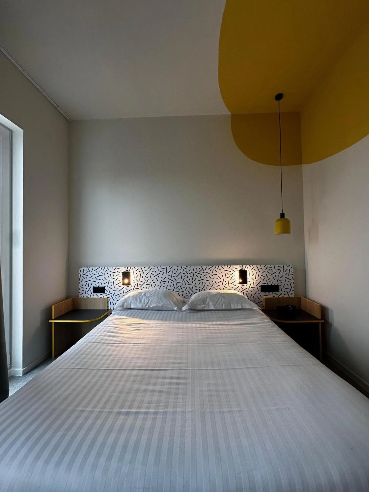Property building, Bed in Hôtel AKENA Strasbourg - Hoerdt