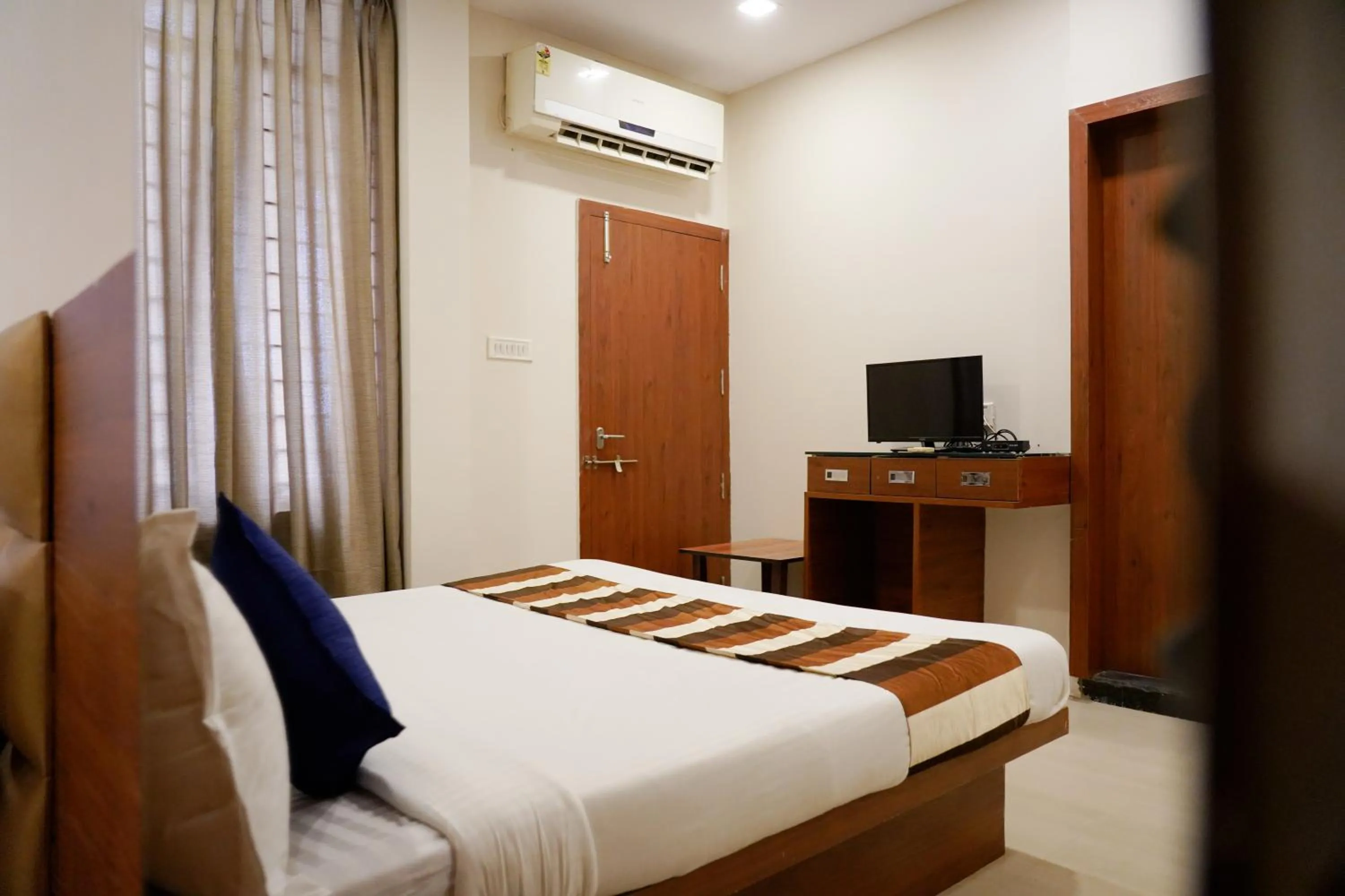 Bedroom, Bed in Hotel Suryodaya