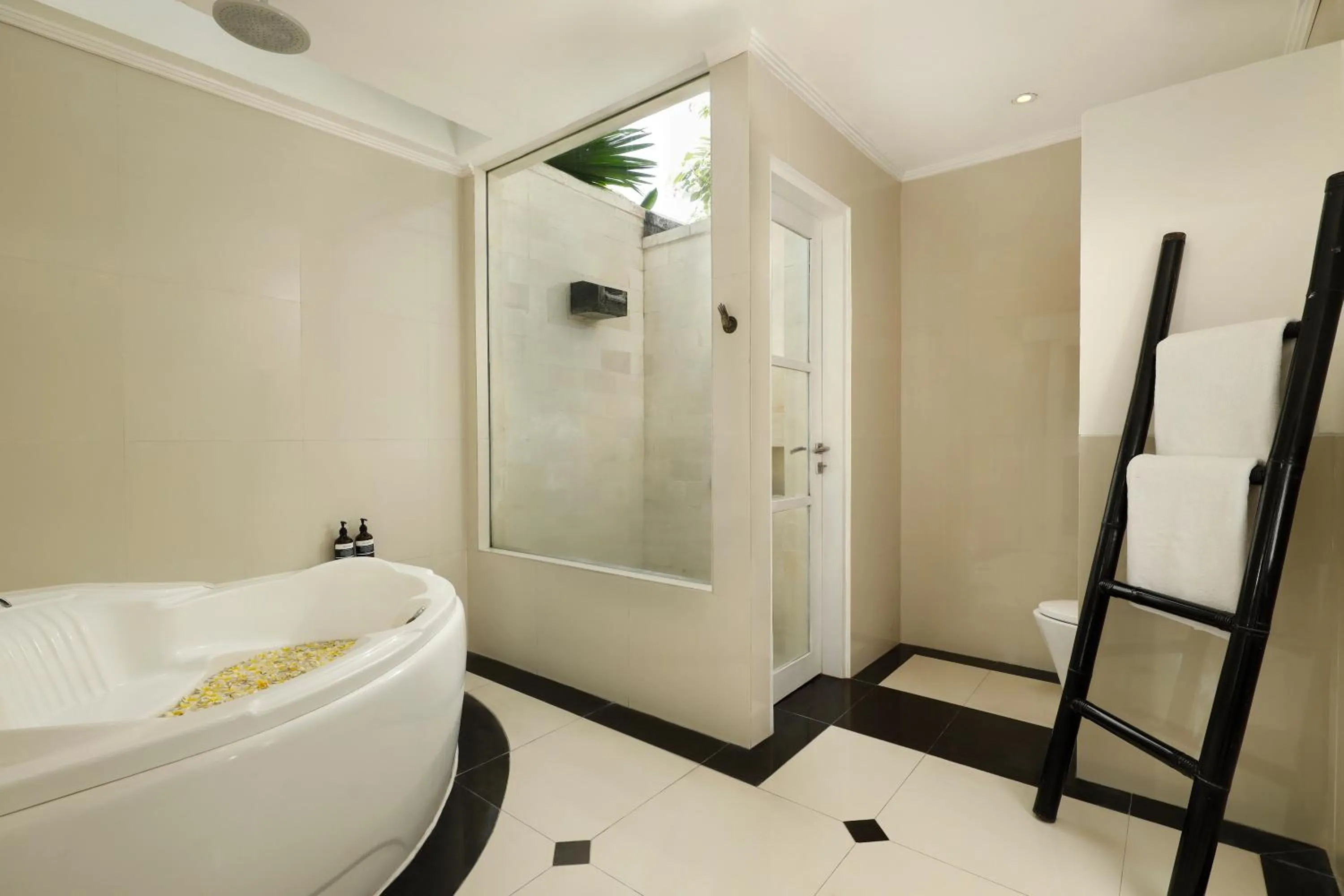 Toilet in Shanti Estate Seminyak by Nakula