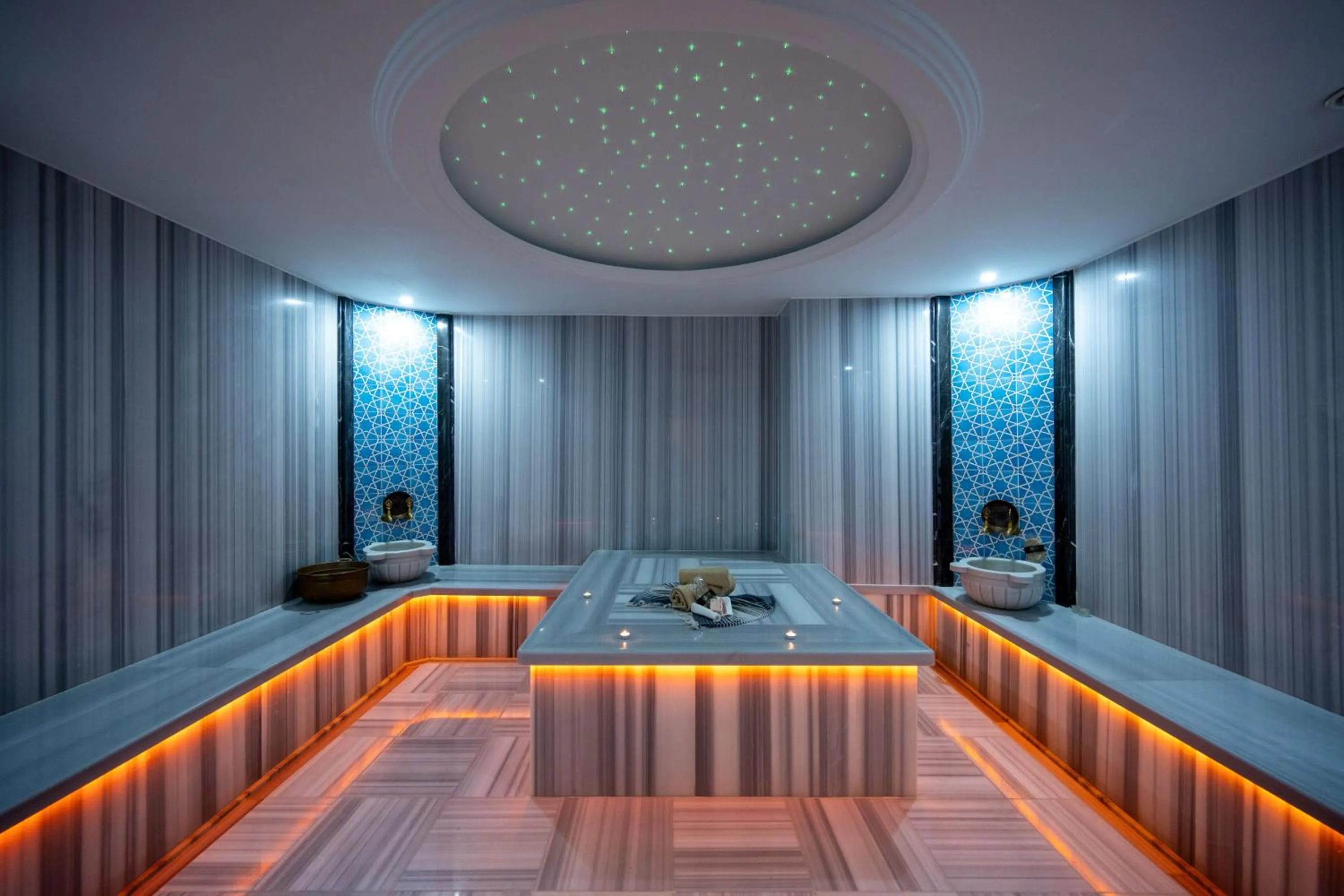 Public Bath, Bed in Vess Hotel