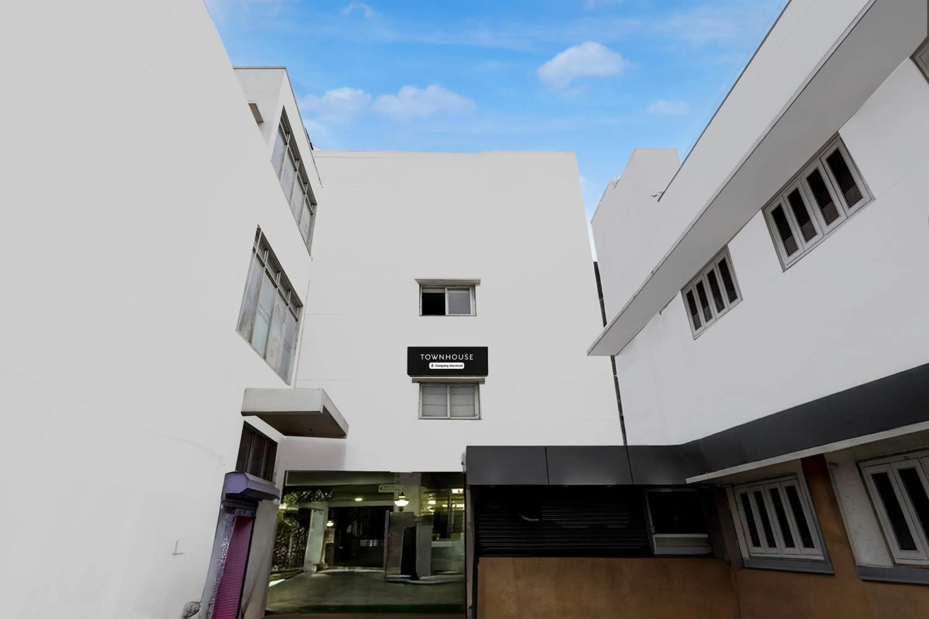 Facade/entrance in Super Townhouse Arcot Road Near Kauvery hospital