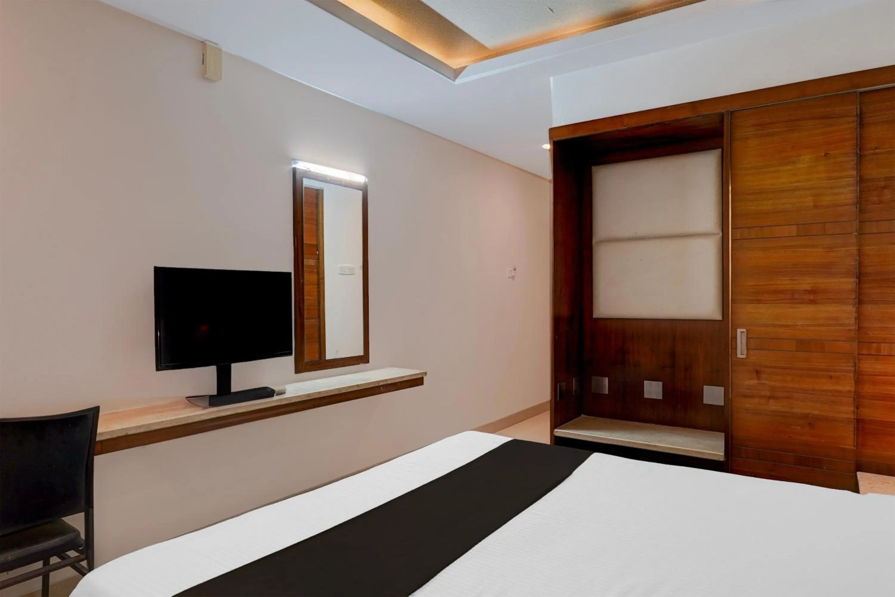 Bedroom, Bed in Super Townhouse Arcot Road Near Kauvery hospital