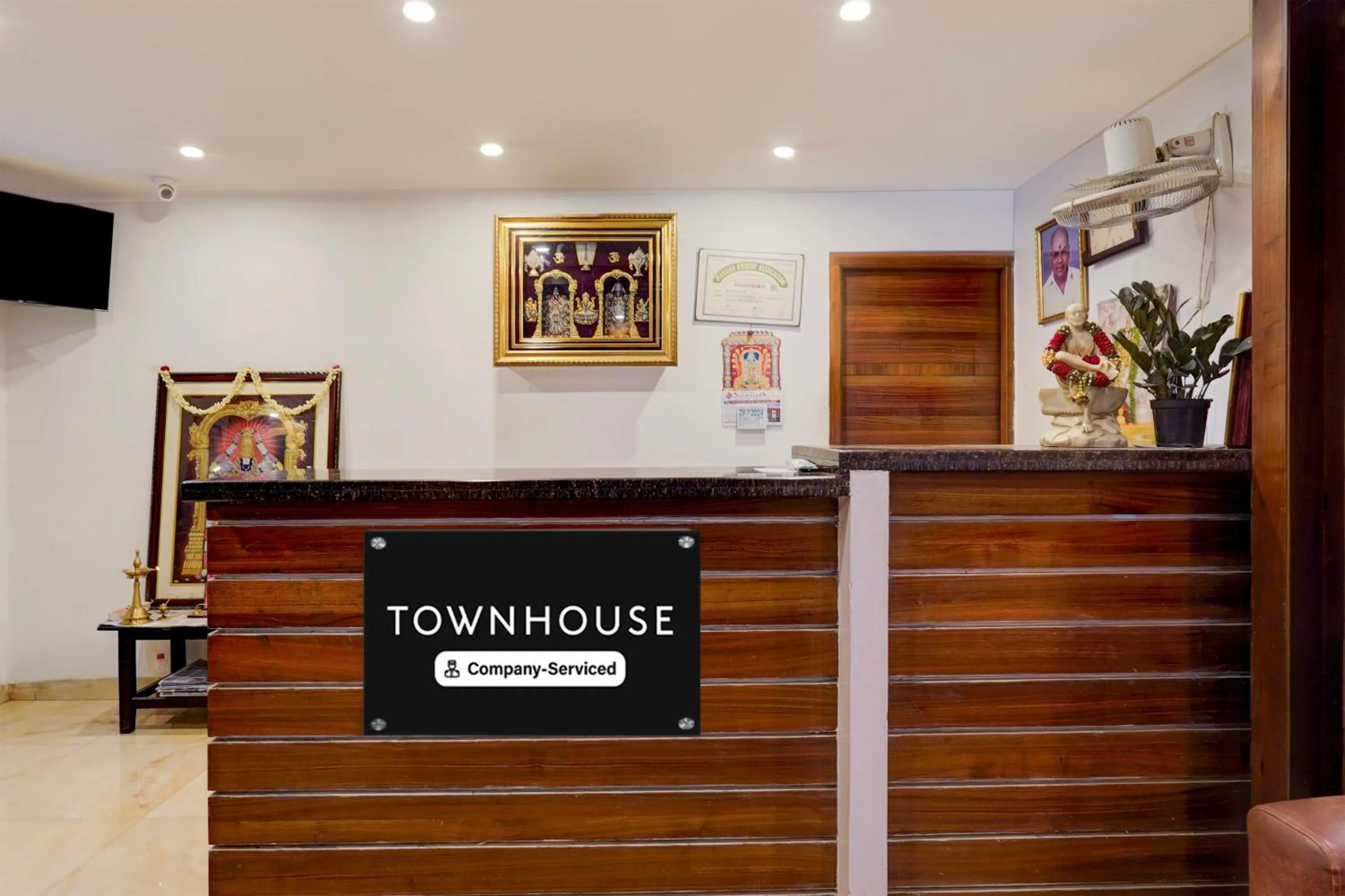 Lobby or reception in Super Townhouse Arcot Road Near Kauvery hospital