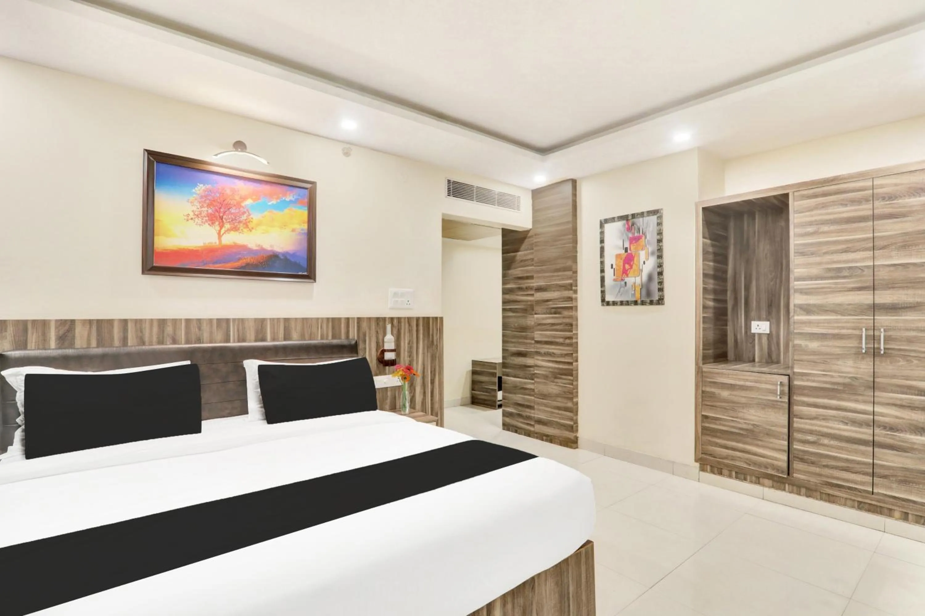 Bedroom, Bed in Super Townhouse Kankarbagh Formerly Kunwar Alcajars