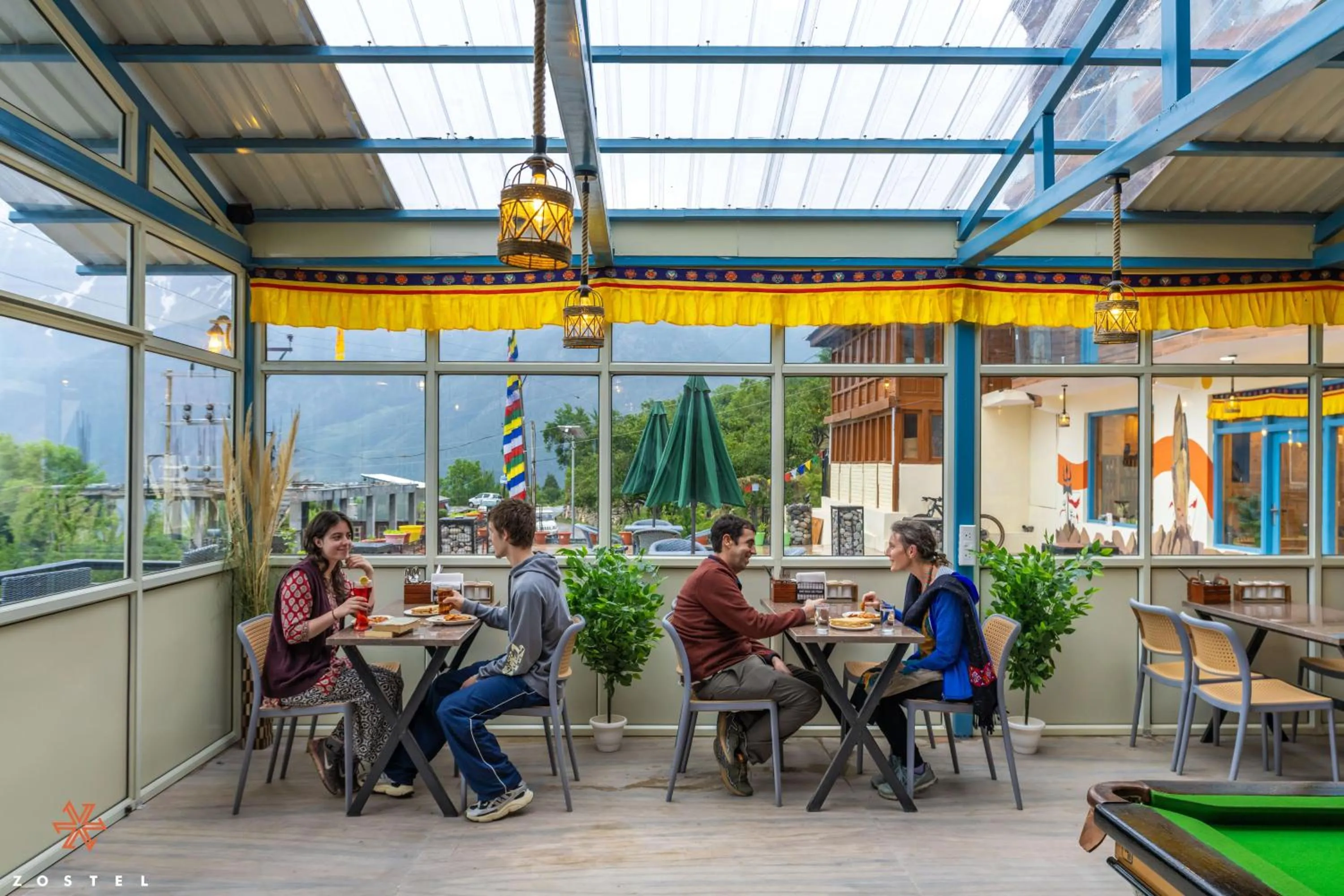 Restaurant/places to eat in Zostel Kalpa