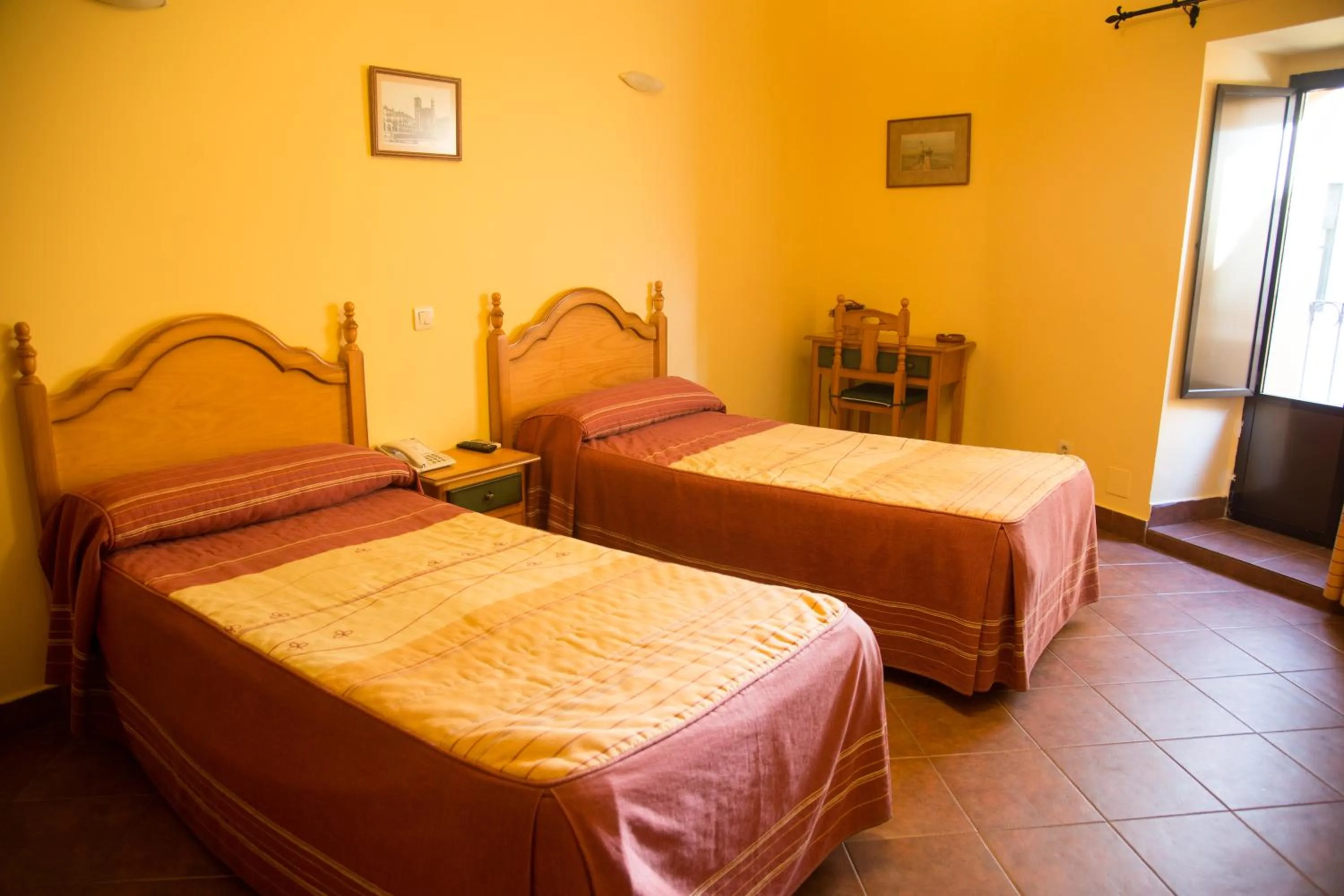 Day, Bed in Hostal Hueso
