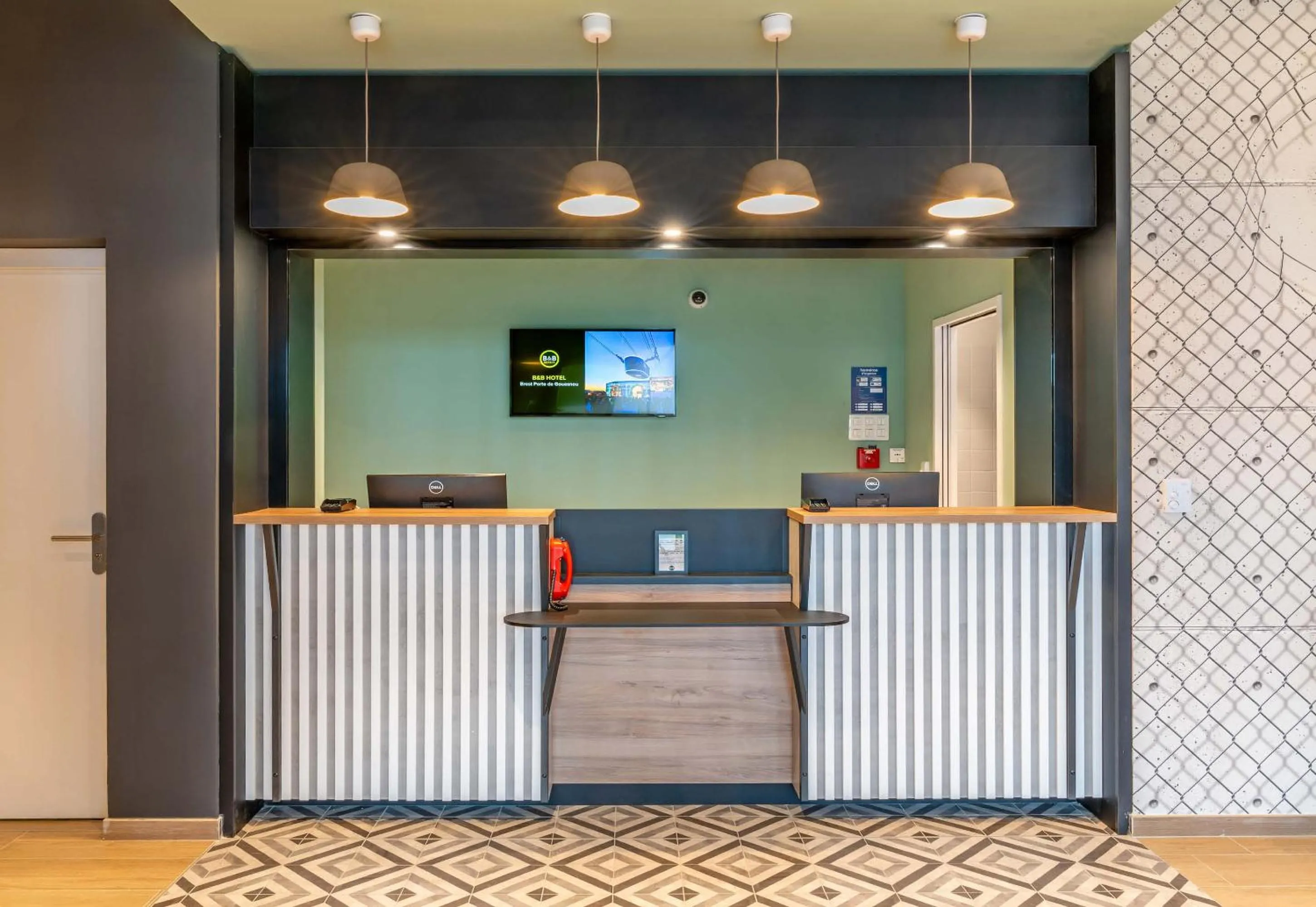 Lobby or reception in B&B HOTEL Brest Porte de Gouesnou