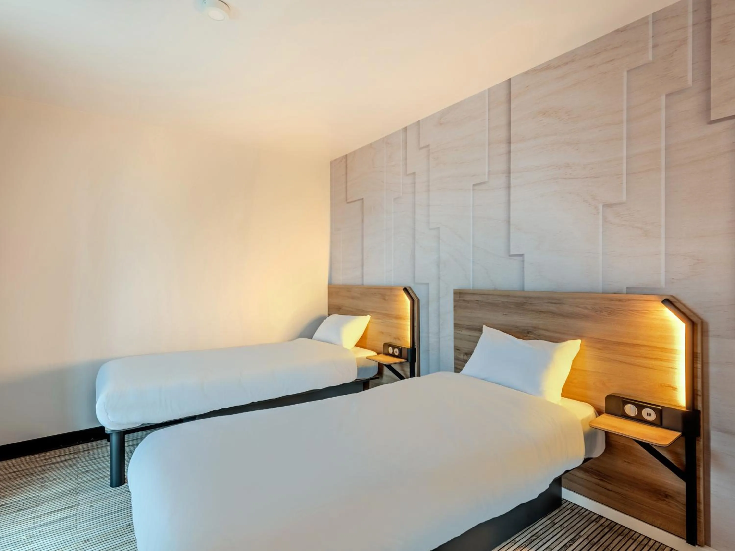 Photo of the whole room, Bed in B&B HOTEL Brest Porte de Gouesnou