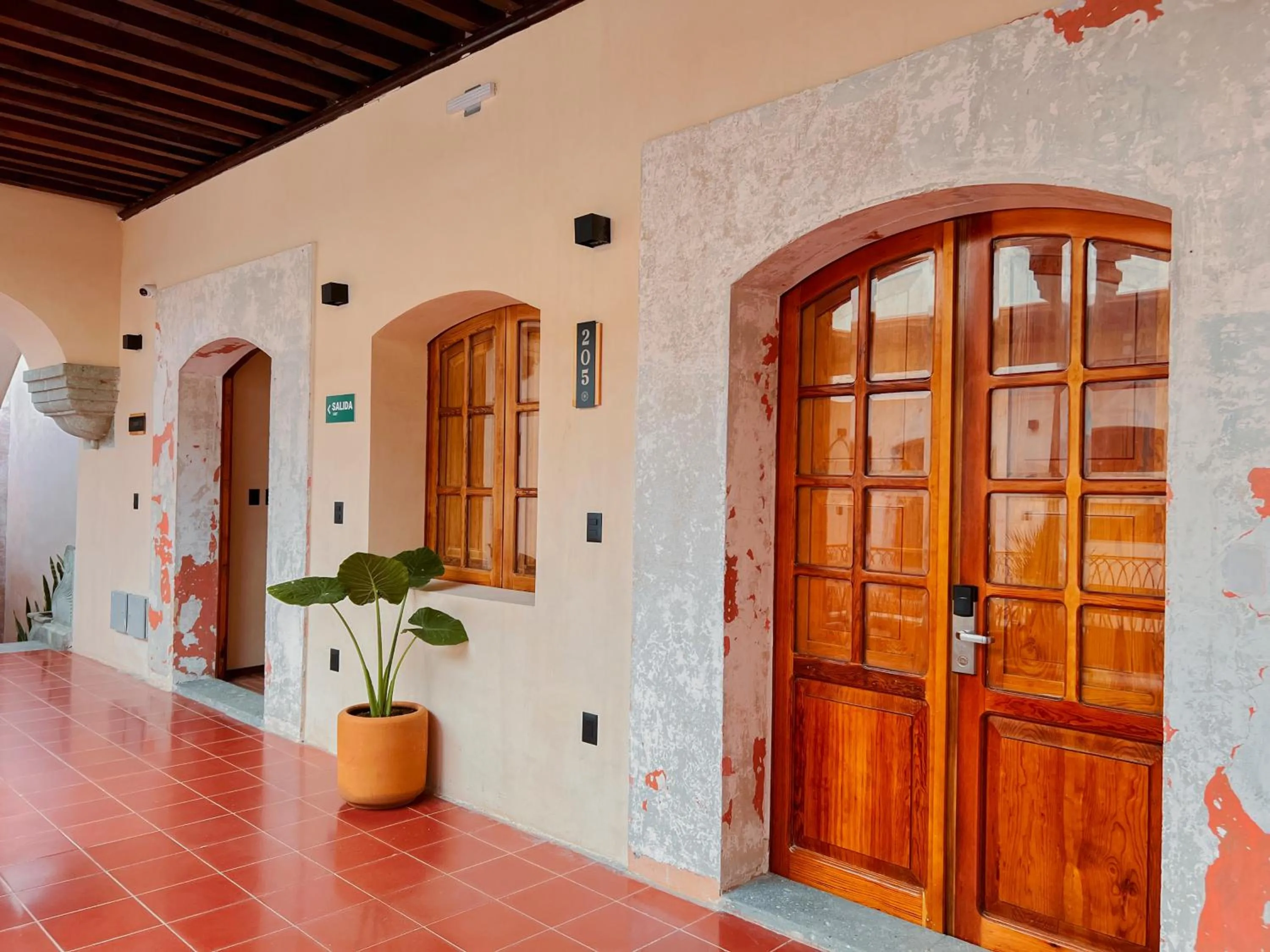 Inner courtyard view in Sauvé Casa Boutique