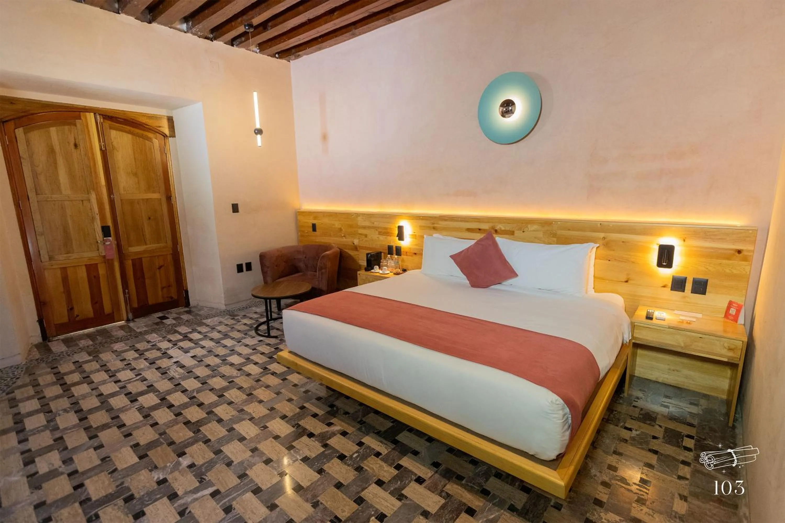 Photo of the whole room, Bed in Sauvé Casa Boutique