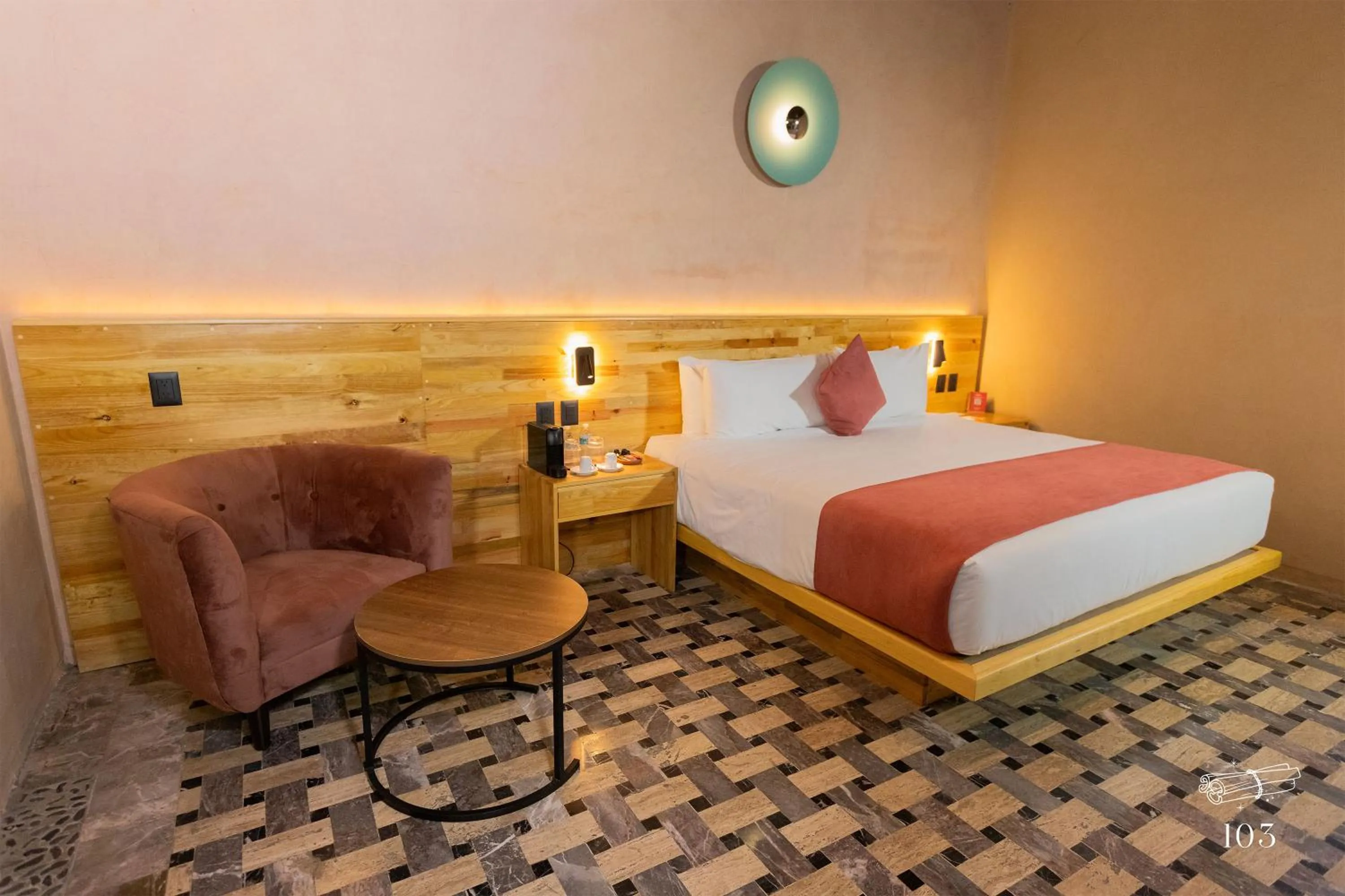 Photo of the whole room, Bed in Sauvé Casa Boutique