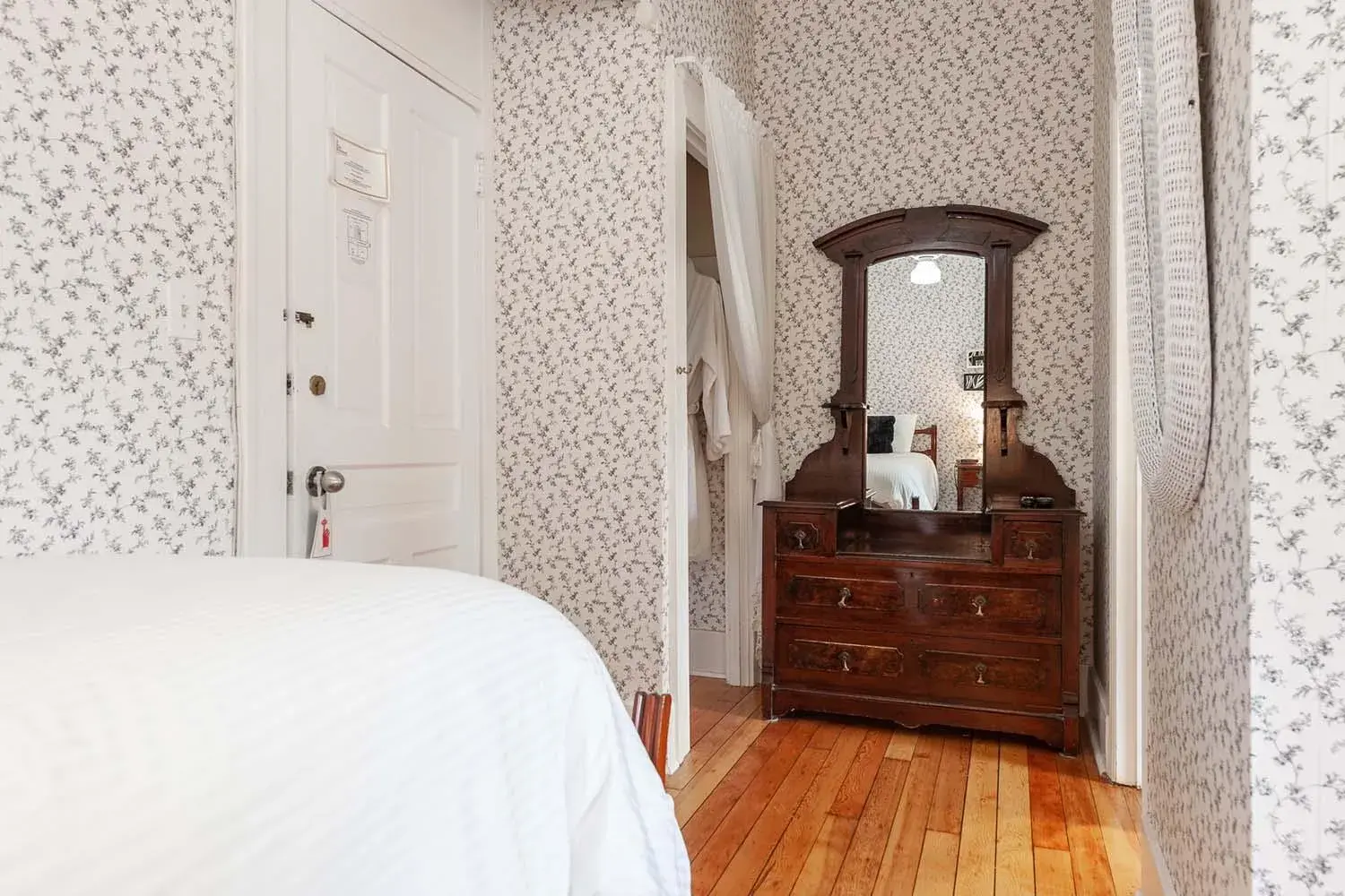 Deluxe Twin Room in Stone Maiden Inn Deluxe Twin Room in Stone Maiden Inn