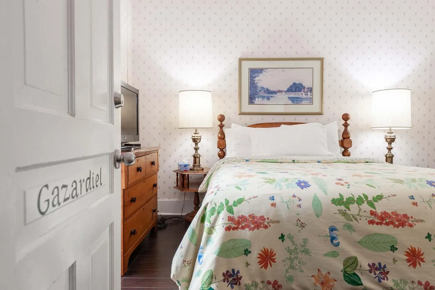 Bed in Stone Maiden Inn