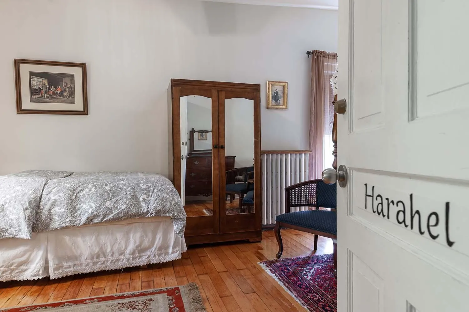 Living room in Stone Maiden Inn