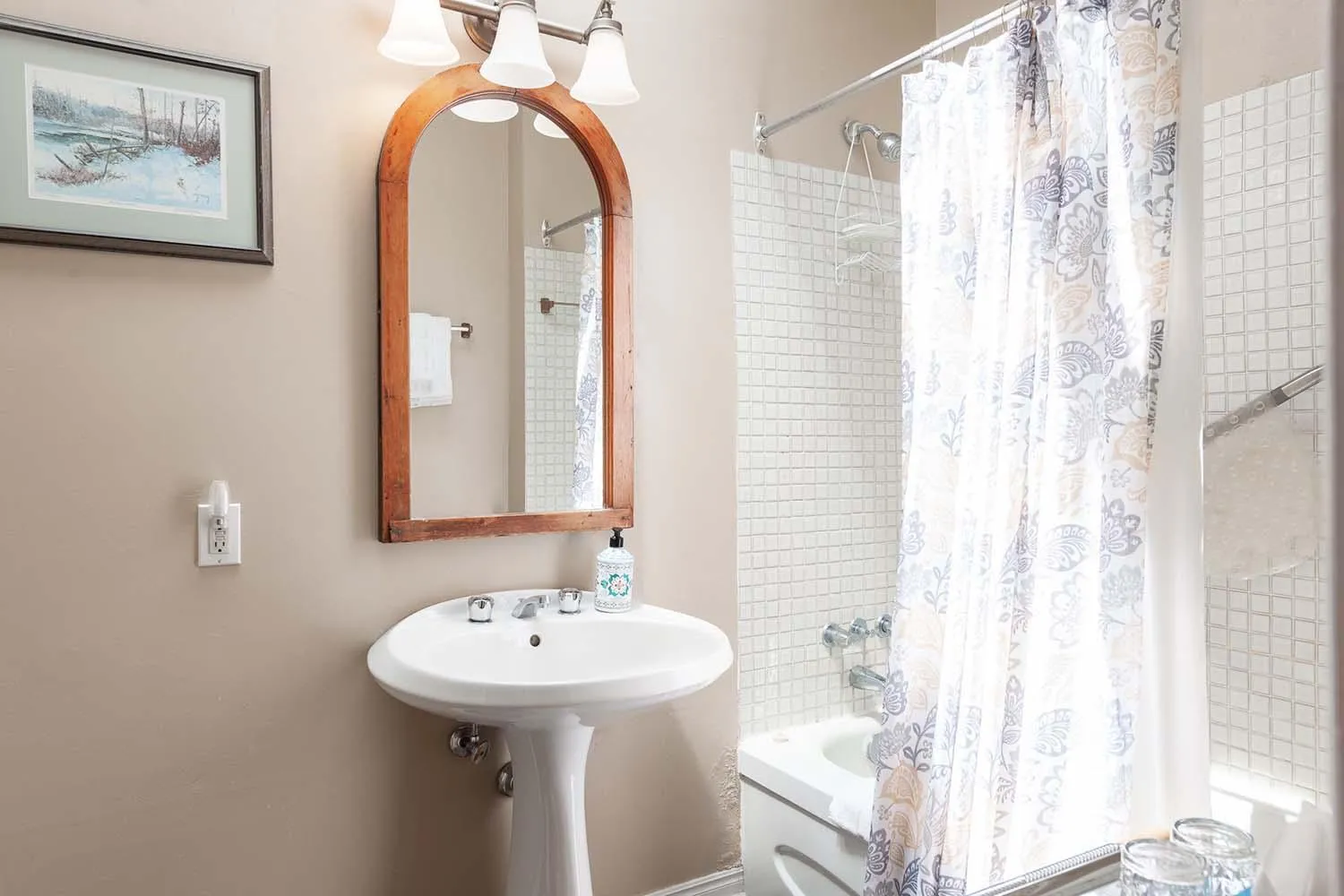 Shower in Stone Maiden Inn