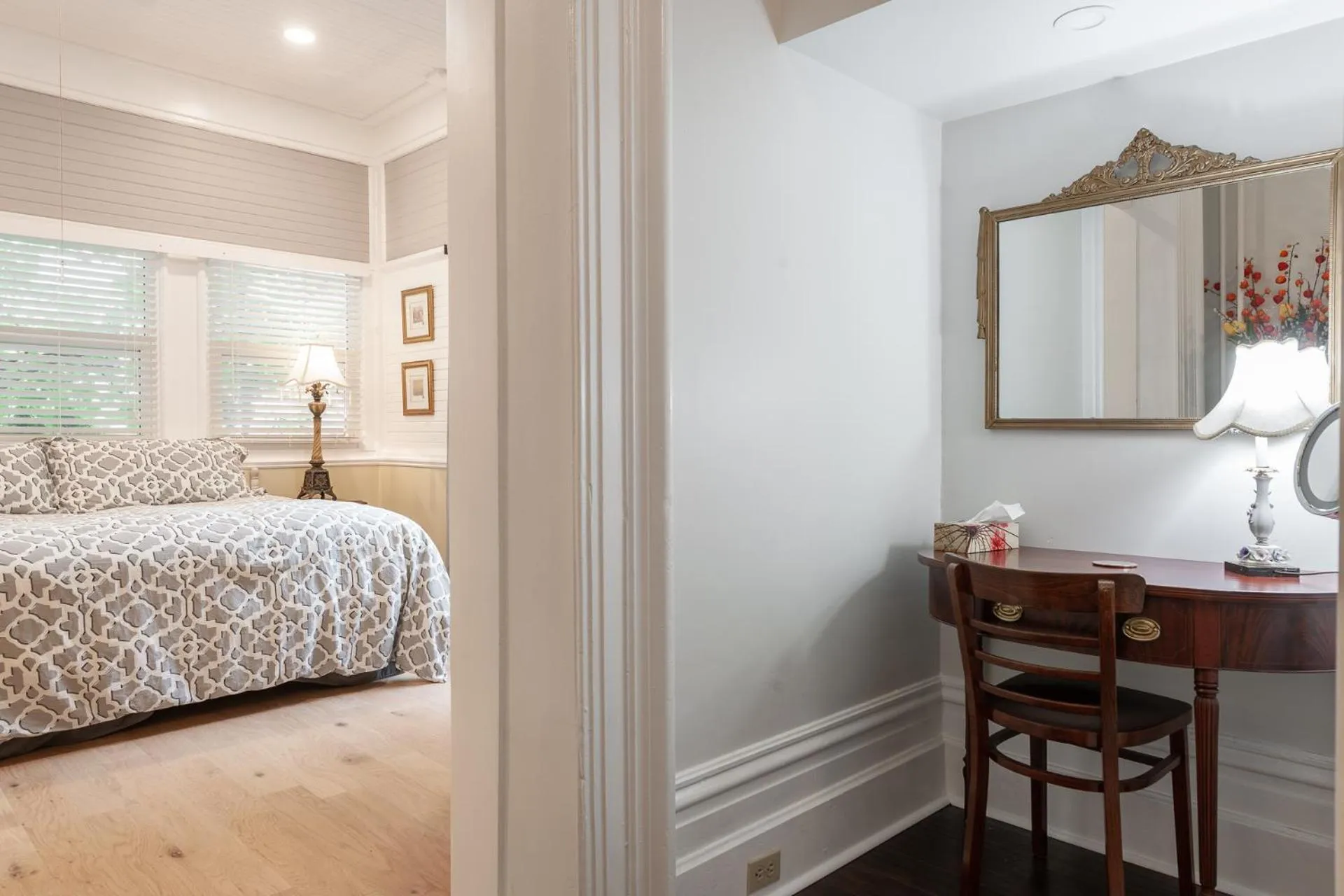 Bed in Stone Maiden Inn