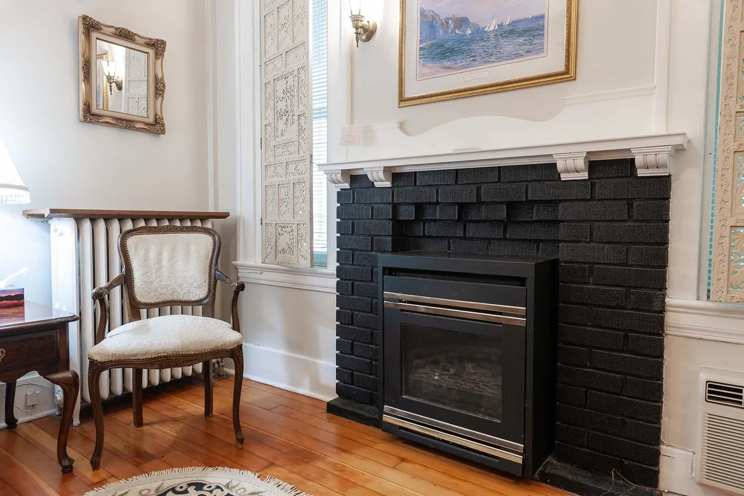 Seating area in Stone Maiden Inn