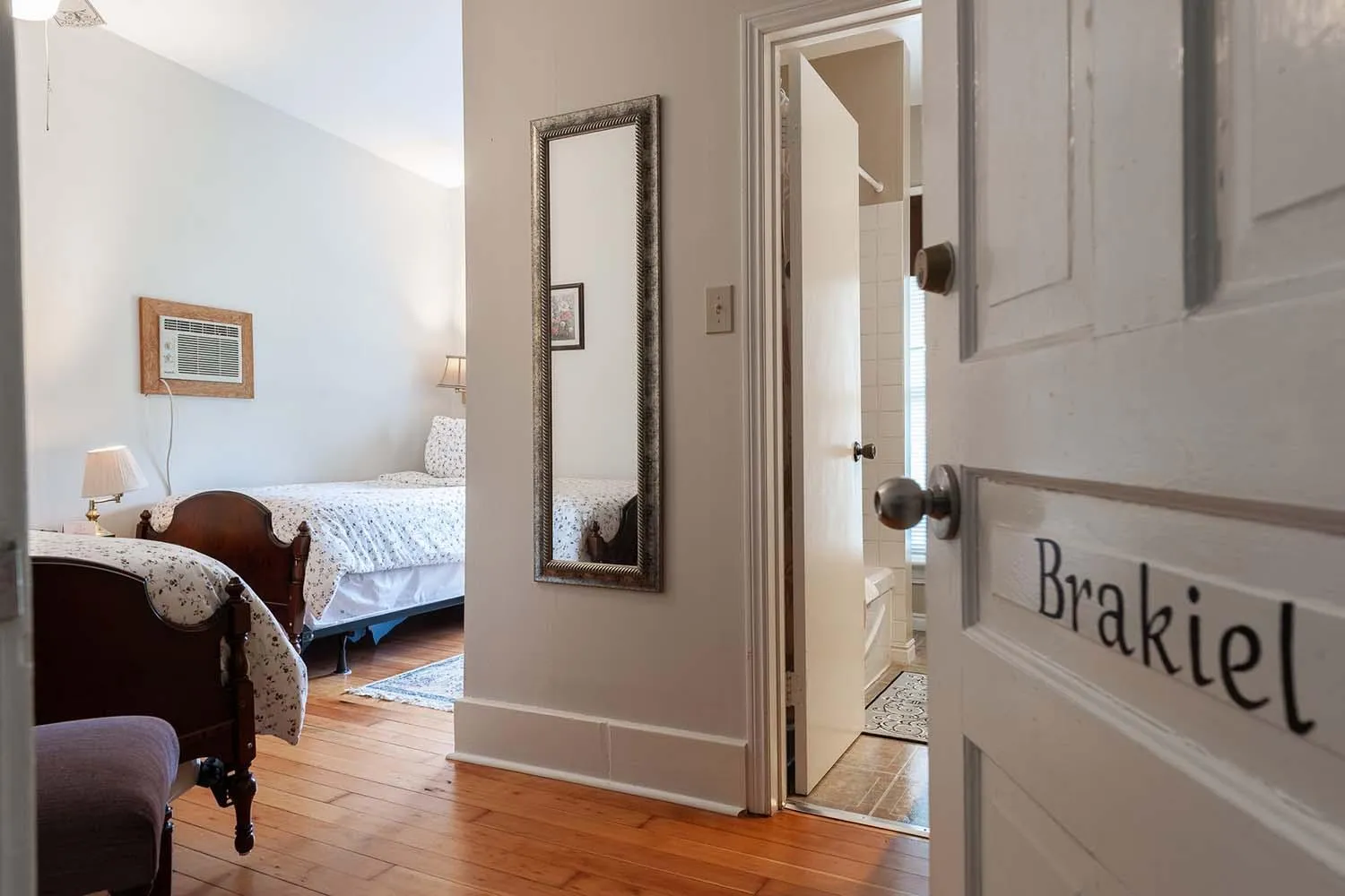 Bed in Stone Maiden Inn