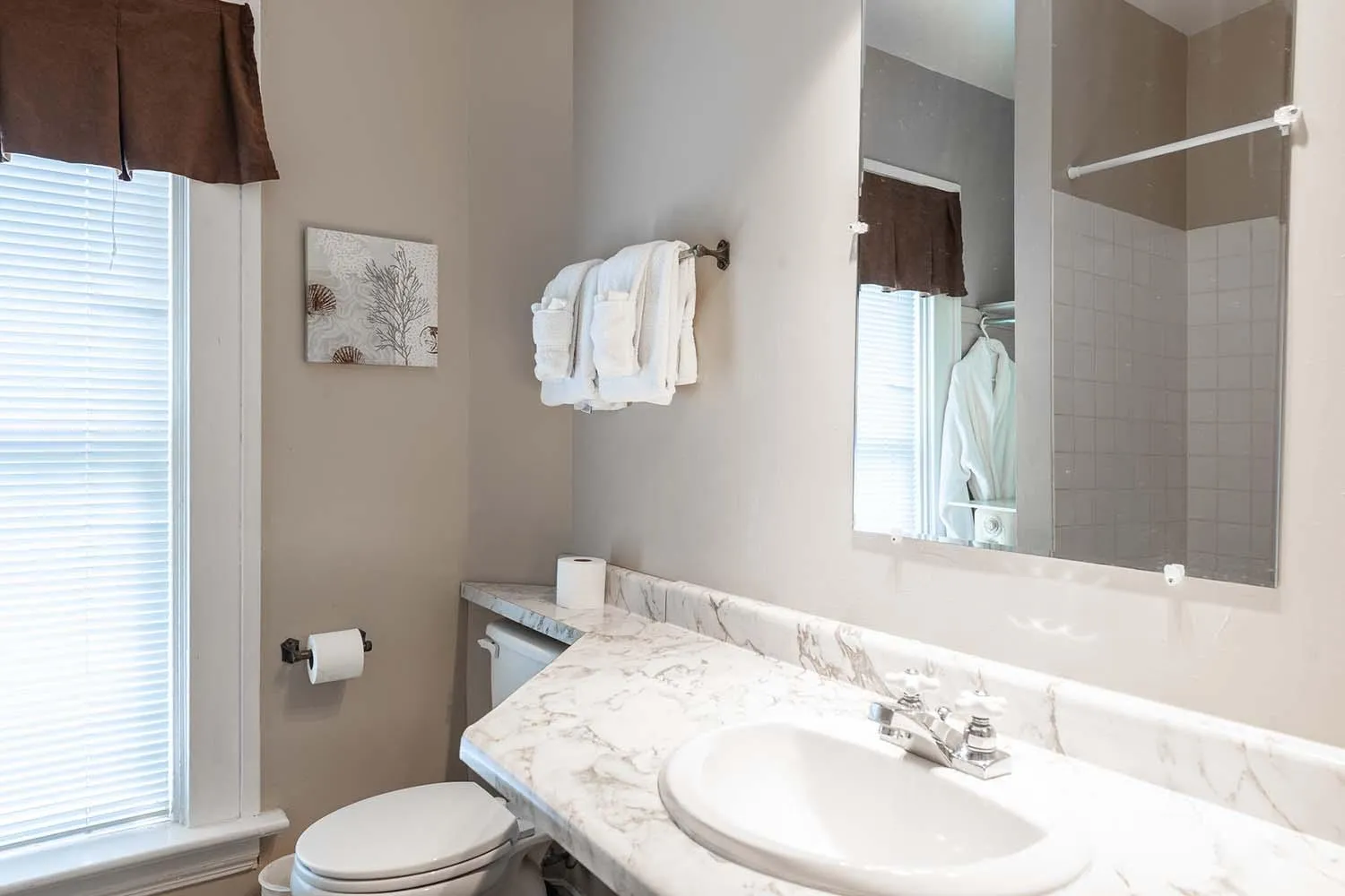 Toilet in Stone Maiden Inn