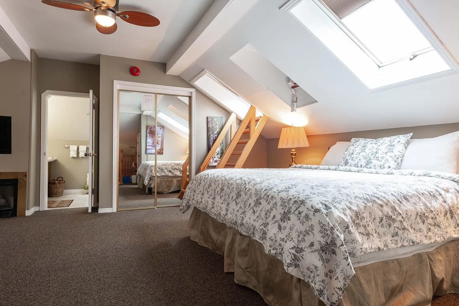 Bed in Stone Maiden Inn