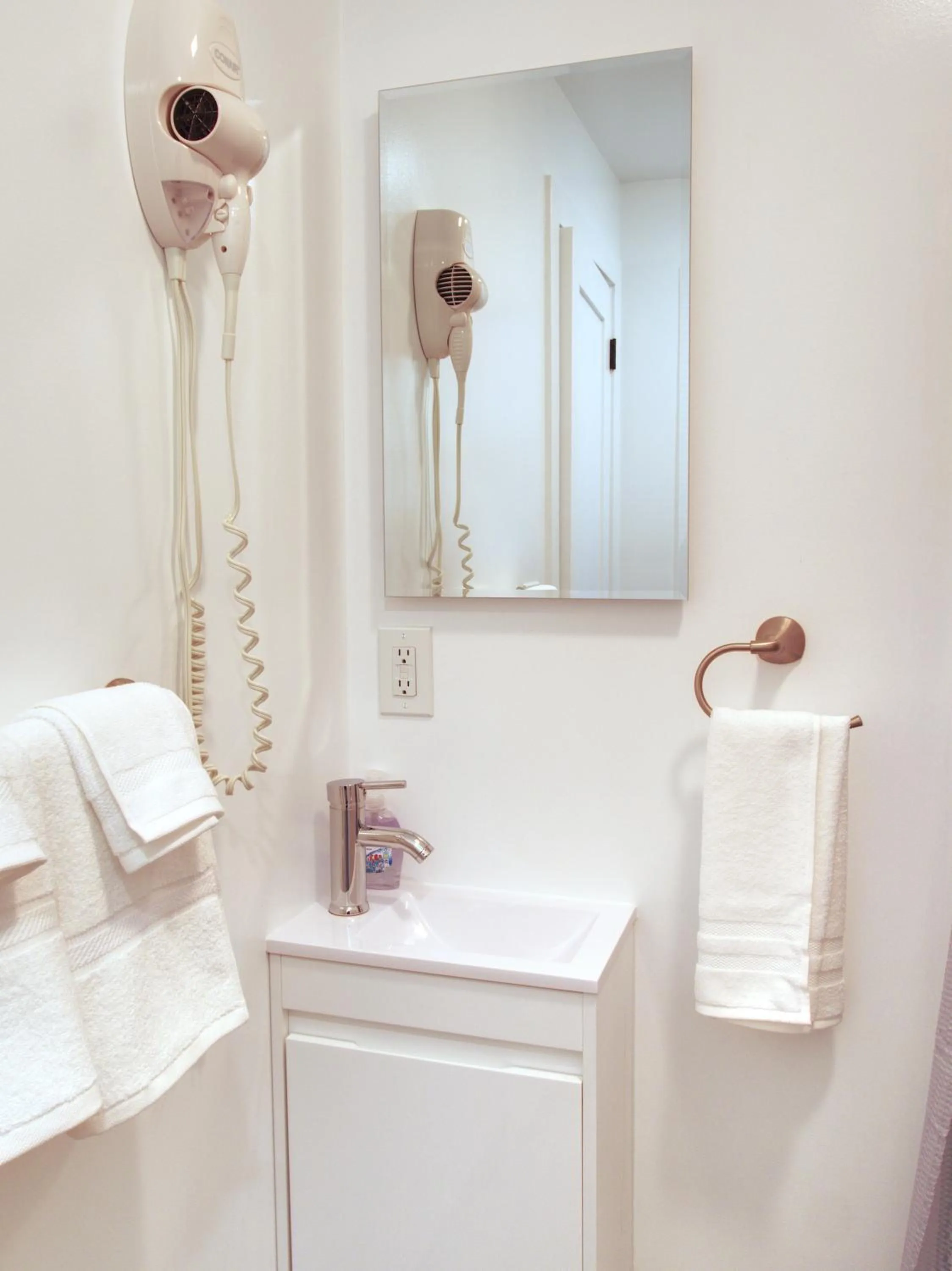 Bathroom in Vermont Suites