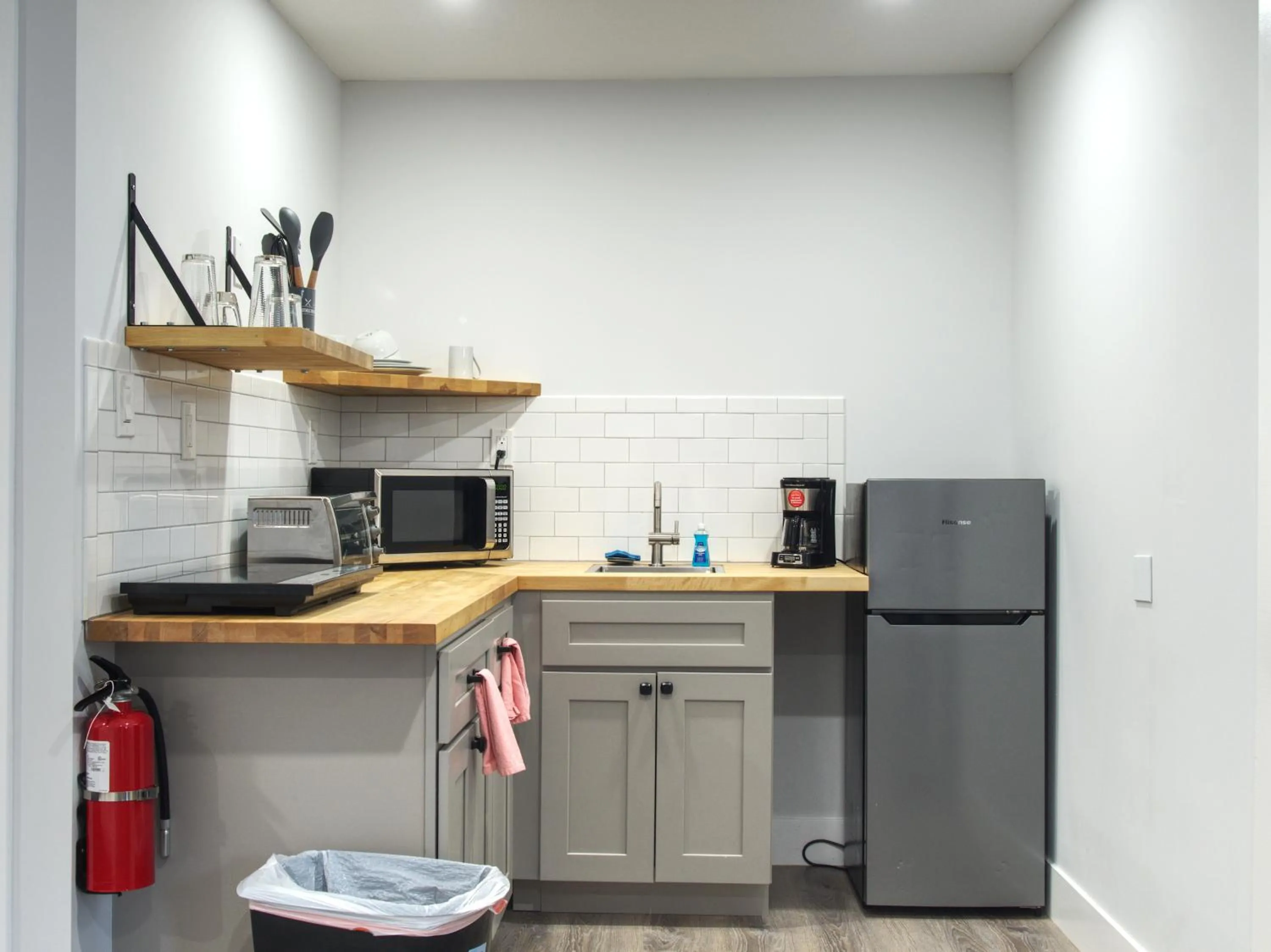 Kitchen or kitchenette in Vermont Suites