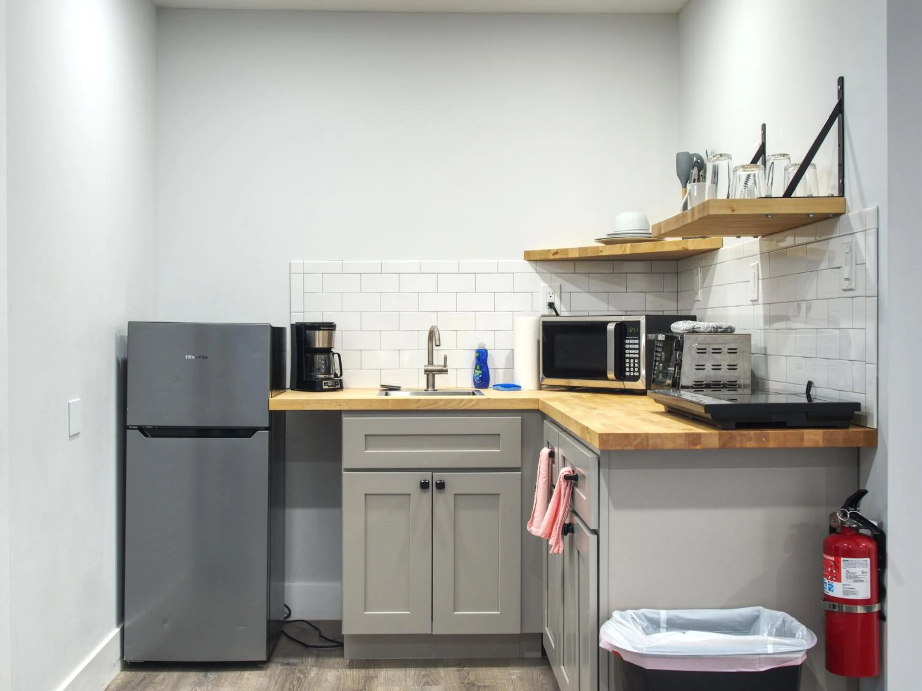 Kitchen or kitchenette in Vermont Suites