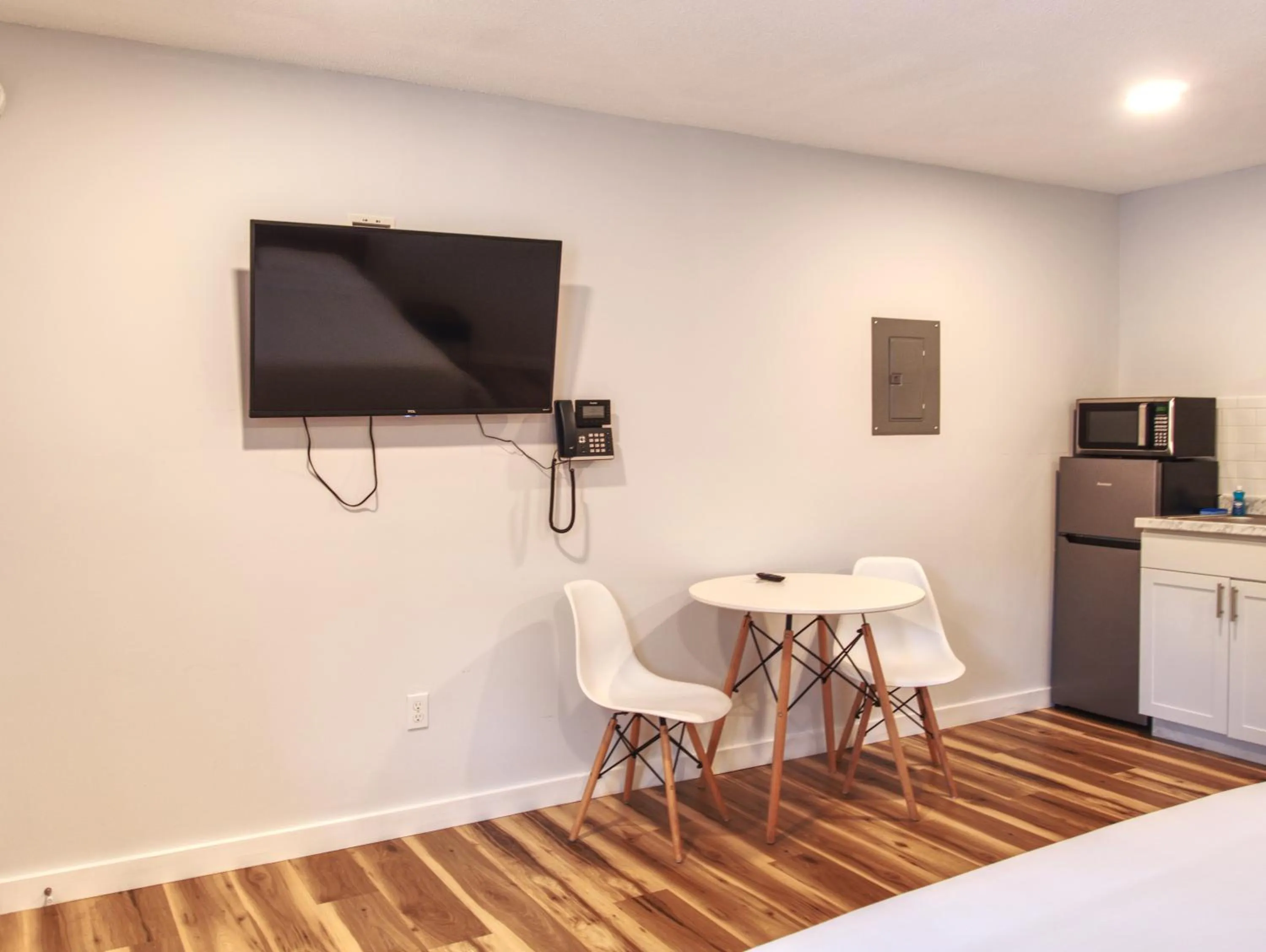 TV and multimedia in Vermont Suites