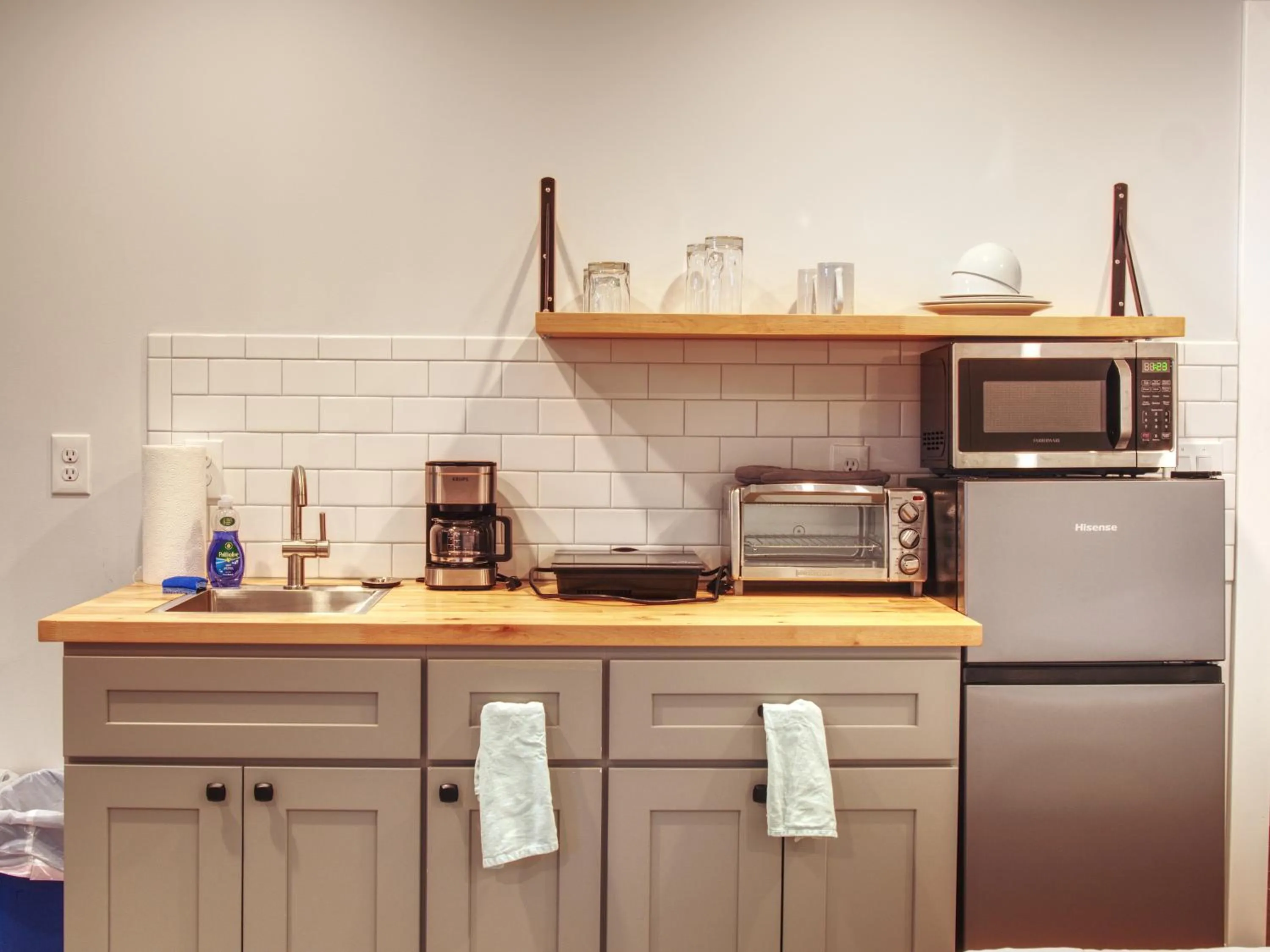 Kitchen or kitchenette in Vermont Suites
