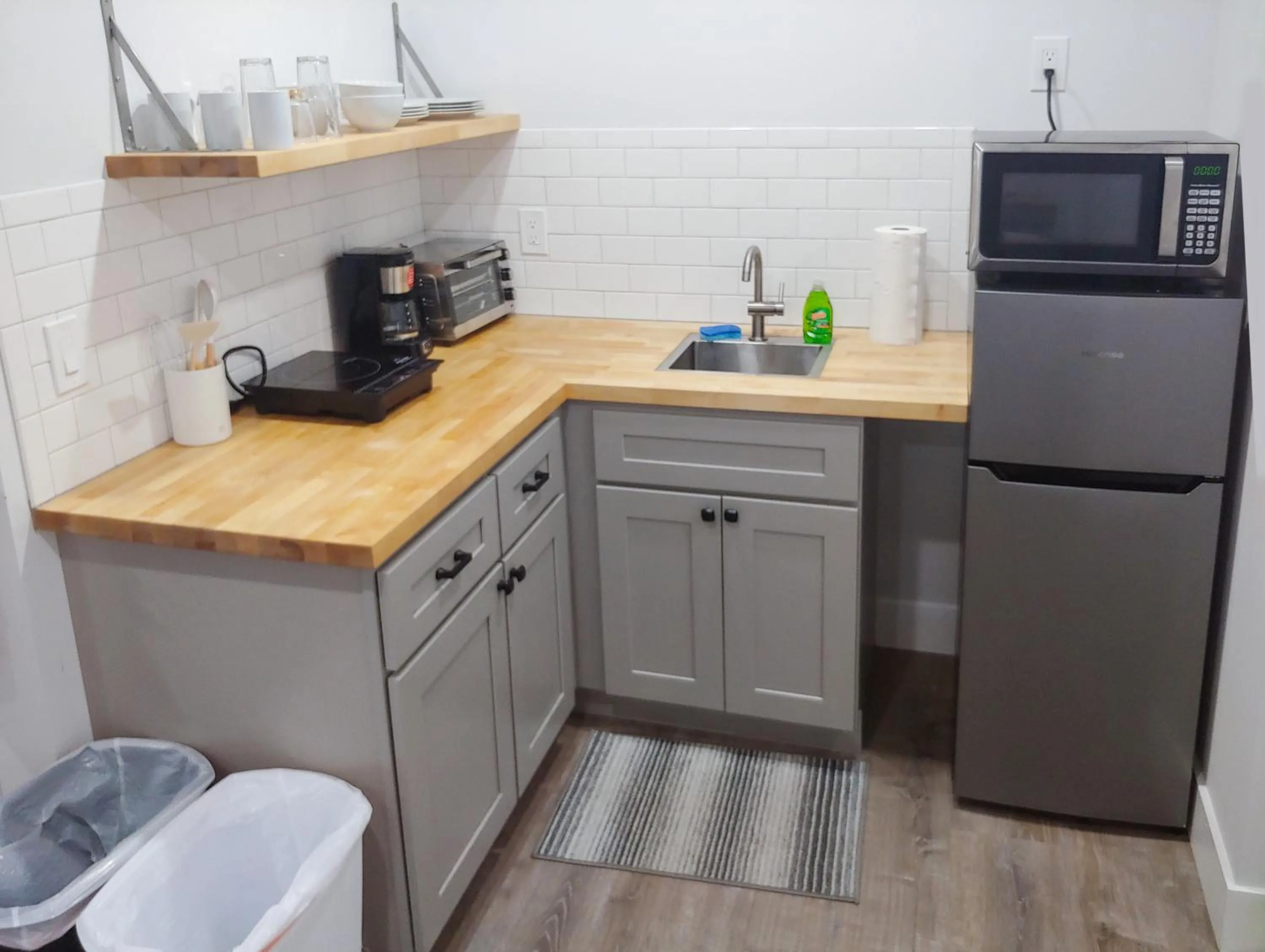 Kitchen or kitchenette in Vermont Suites