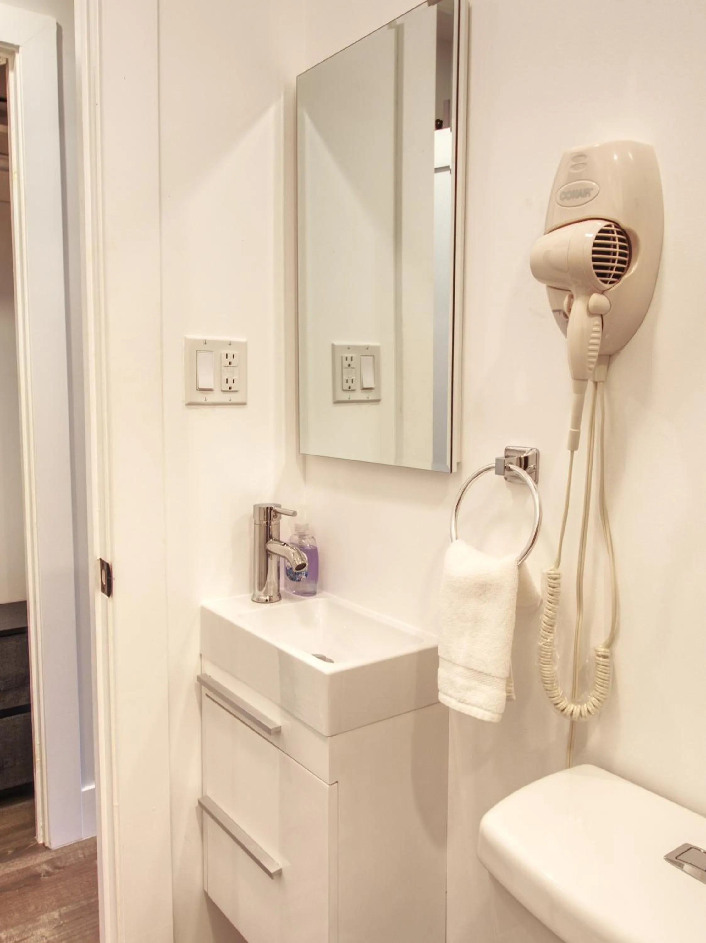 Bathroom in Vermont Suites