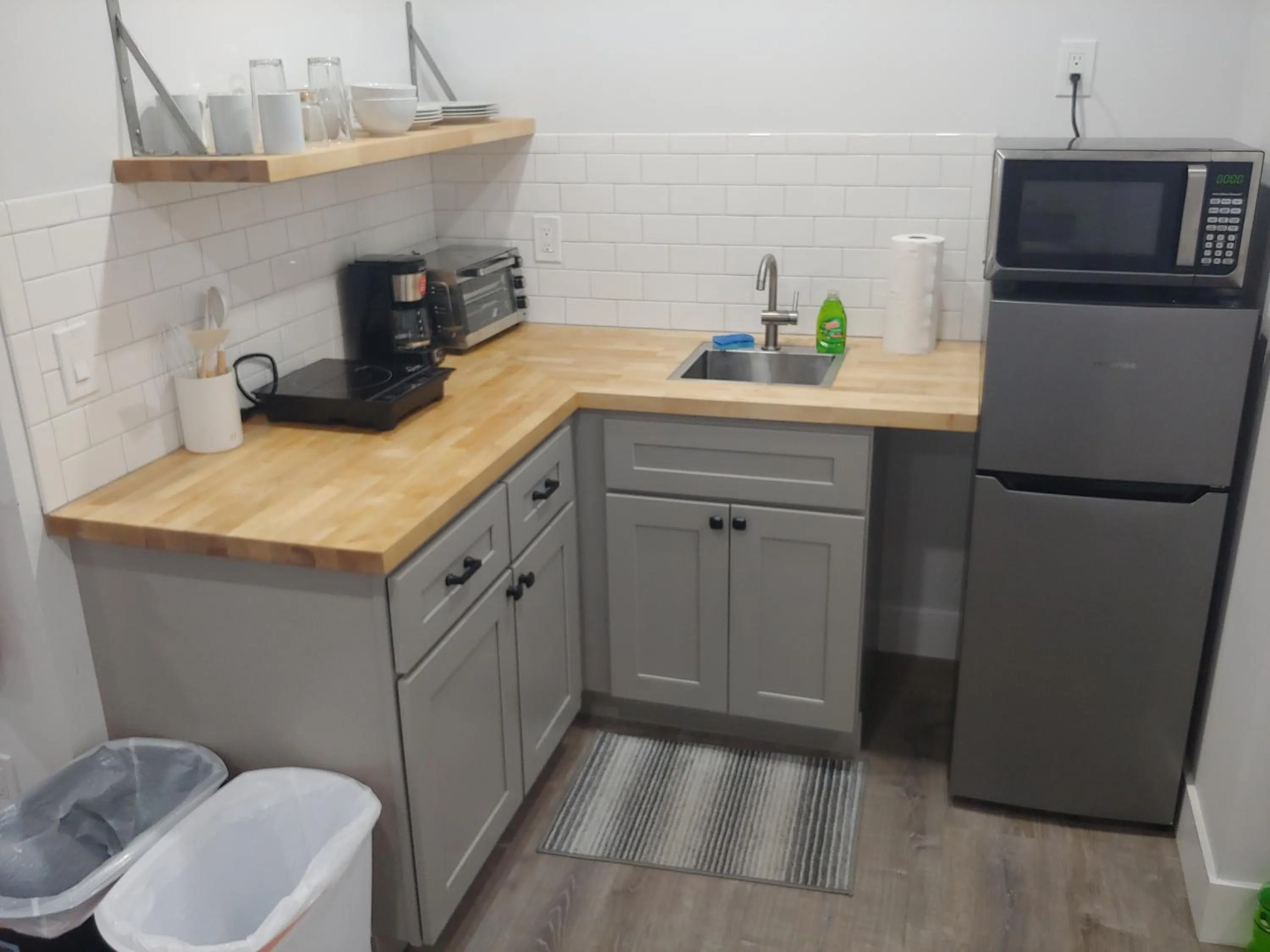 Kitchen or kitchenette in Vermont Suites