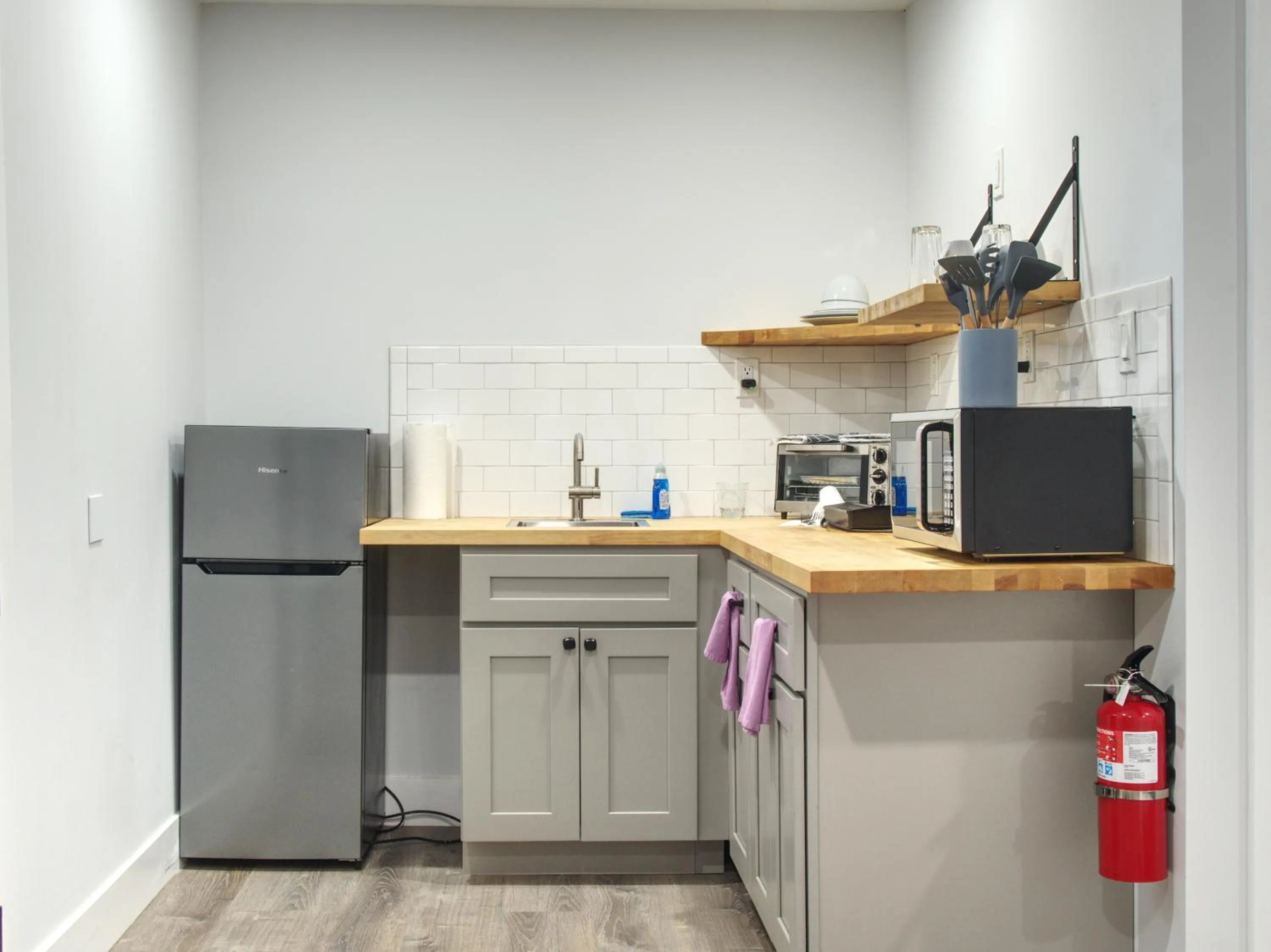 Kitchen or kitchenette in Vermont Suites